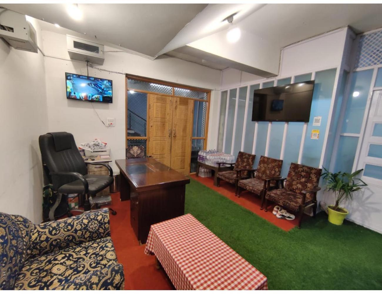 Homestay Gousia, Srinagar, *