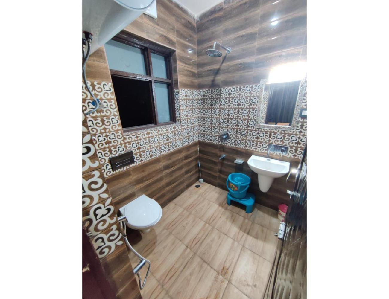 Gousia, Srinagar, Homestay Srinagar (Jammu and Kashmir)
