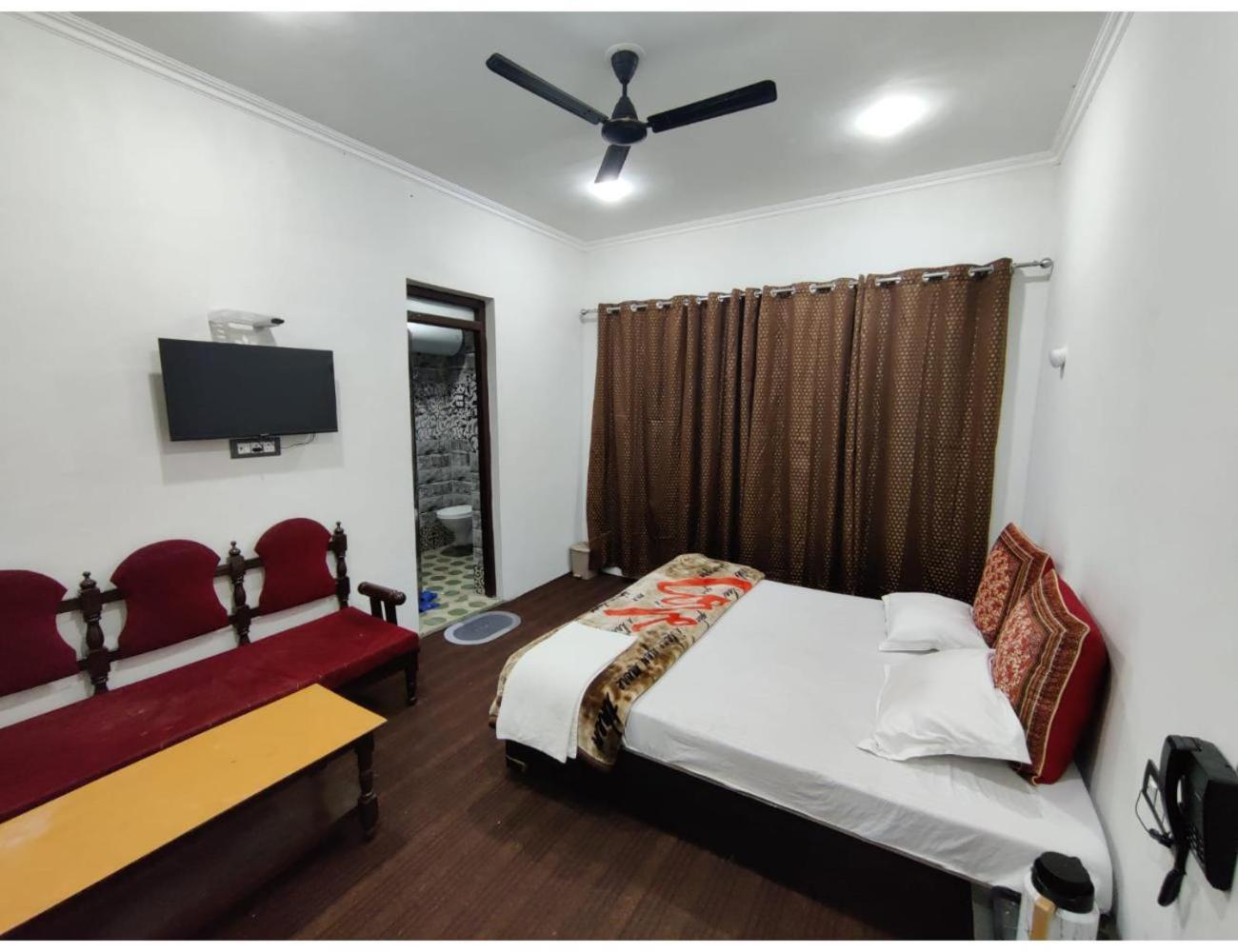 Gousia, Srinagar, Homestay *