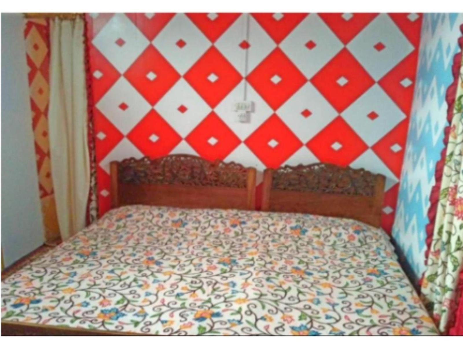 Hotel Blue Heaven House Boat, Near Pari Mahal, 3*