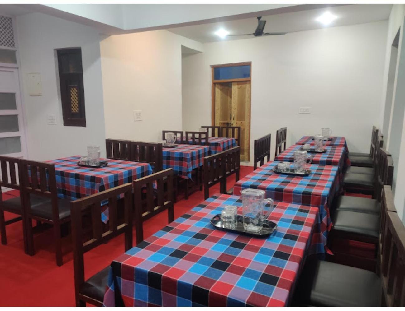 Gousia, Srinagar, Homestay Srinagar (Jammu and Kashmir)