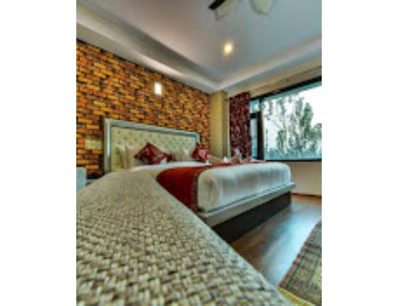 Gousia, Srinagar, * Srinagar (Jammu and Kashmir)