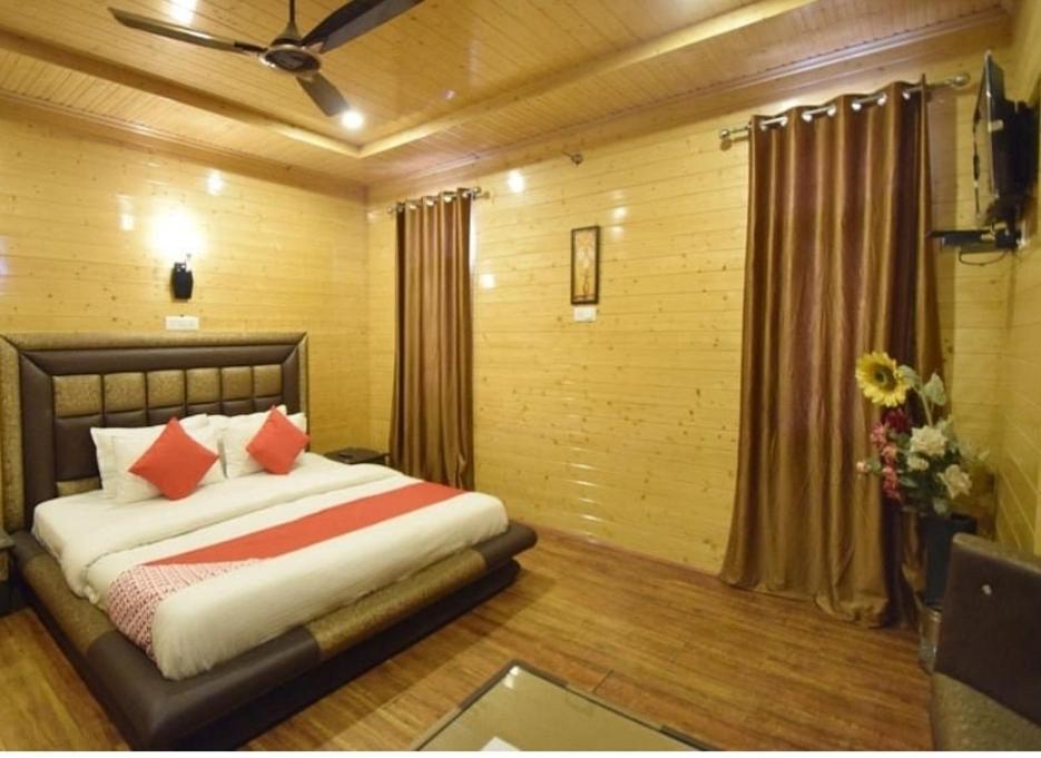Noname Hotel Srinagar (Jammu and Kashmir)