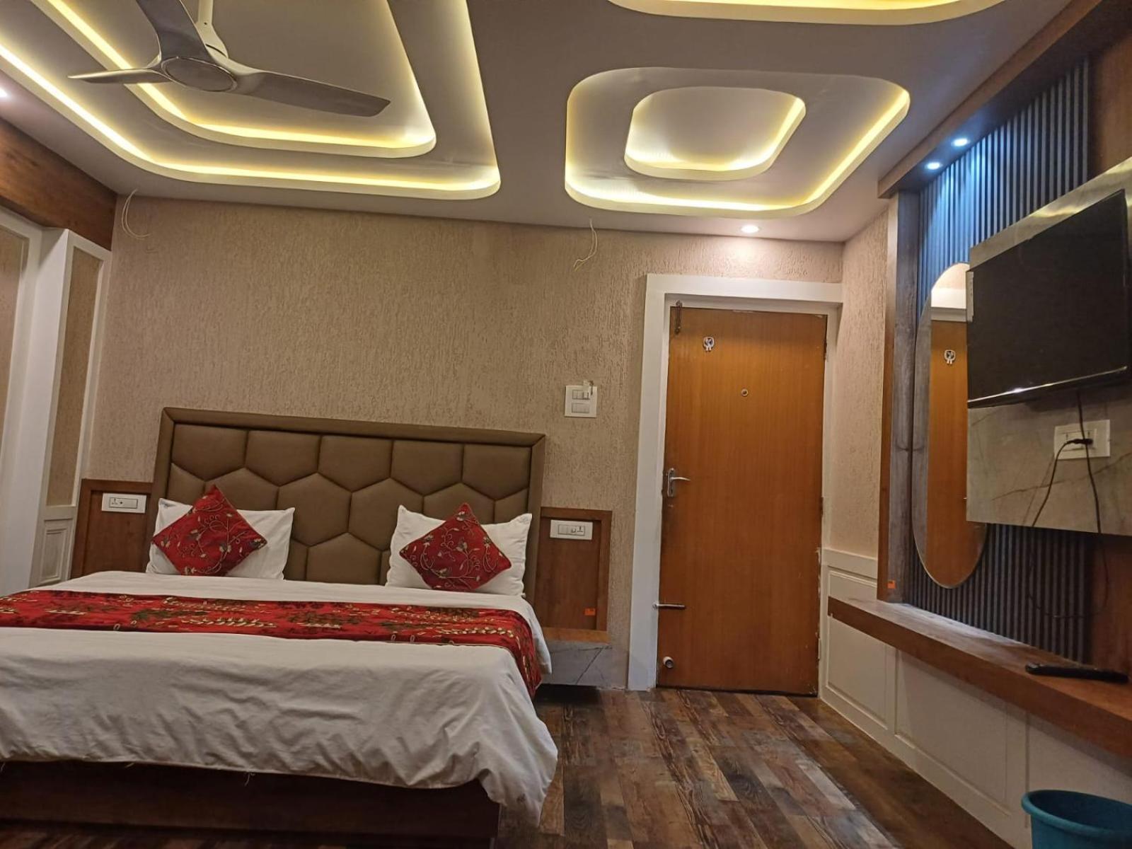 Manora Palace Hotel