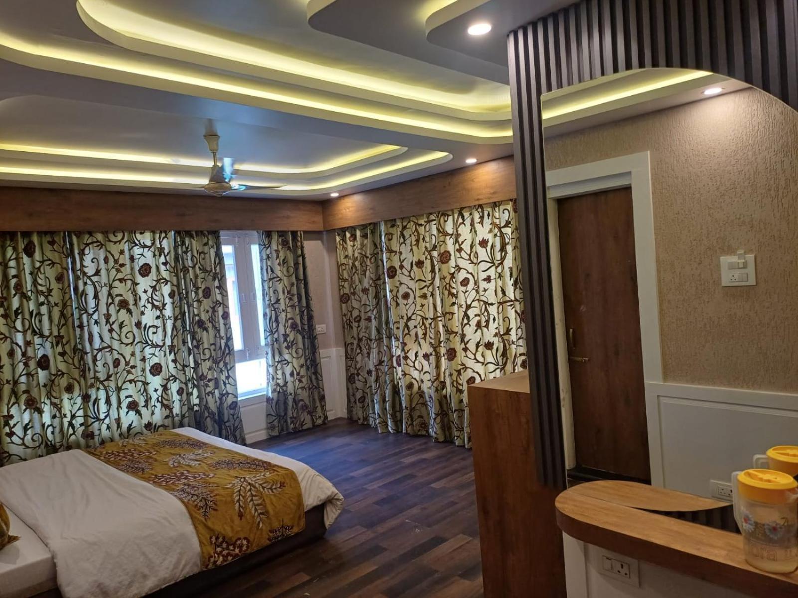 Manora Palace Hotel