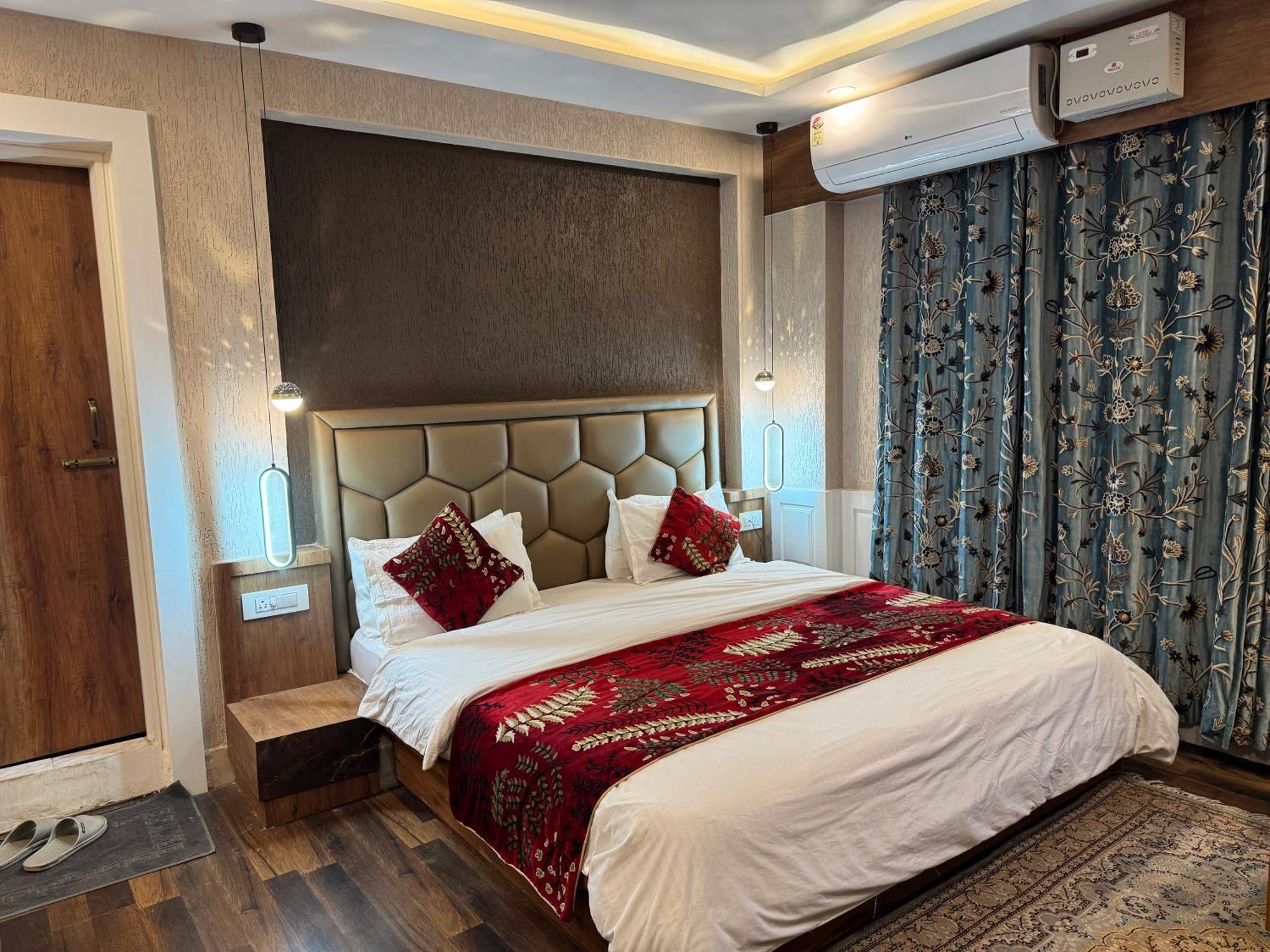 Manora Palace Hotel Srinagar (Jammu and Kashmir)