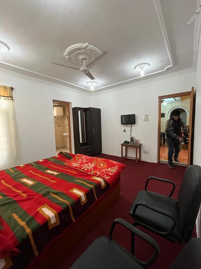 Hotel Johns Palace 2*