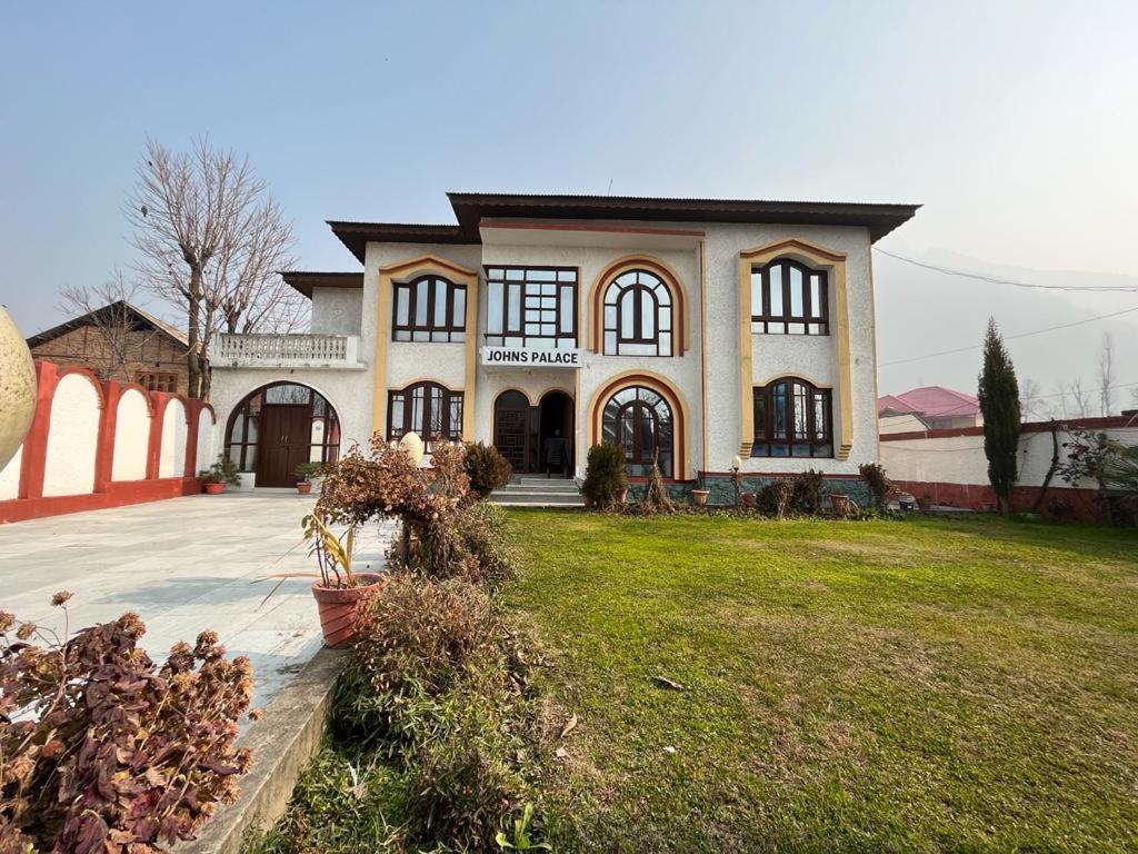Johns Palace 2* Srinagar (Jammu and Kashmir)