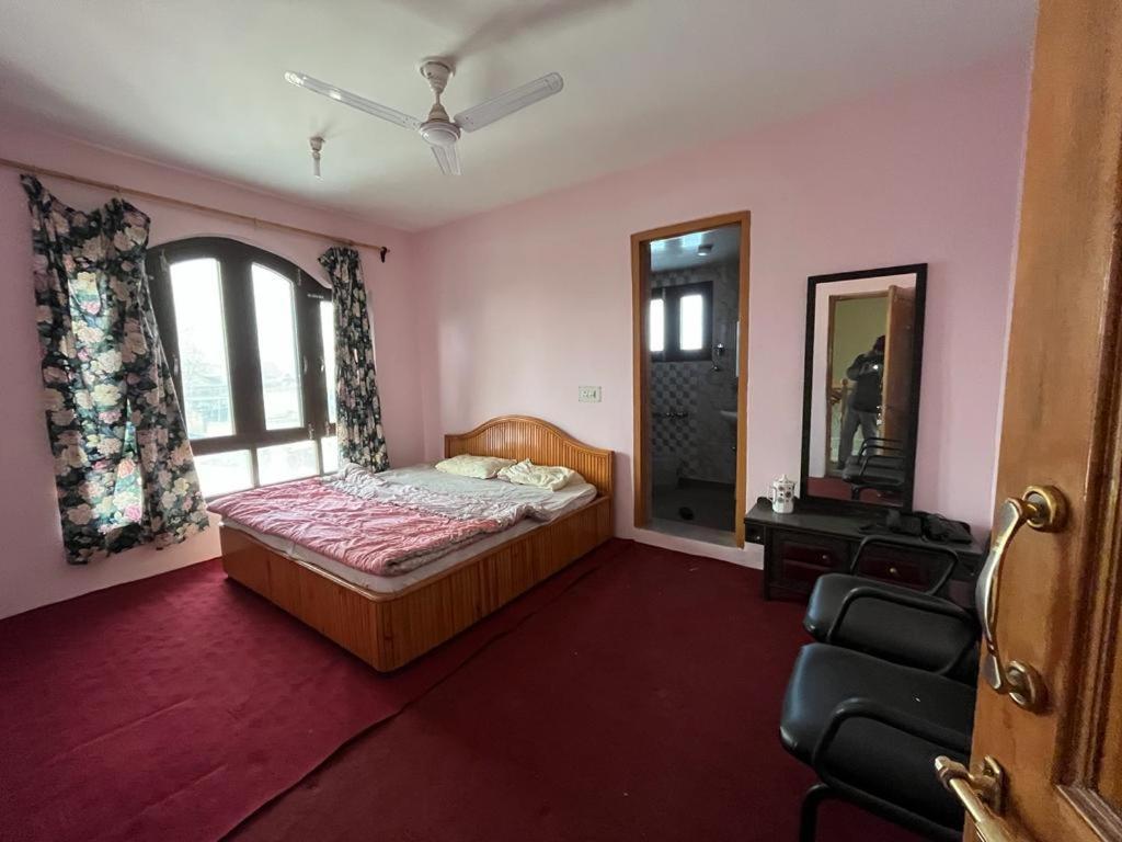 Johns Palace Hotel Srinagar (Jammu and Kashmir)