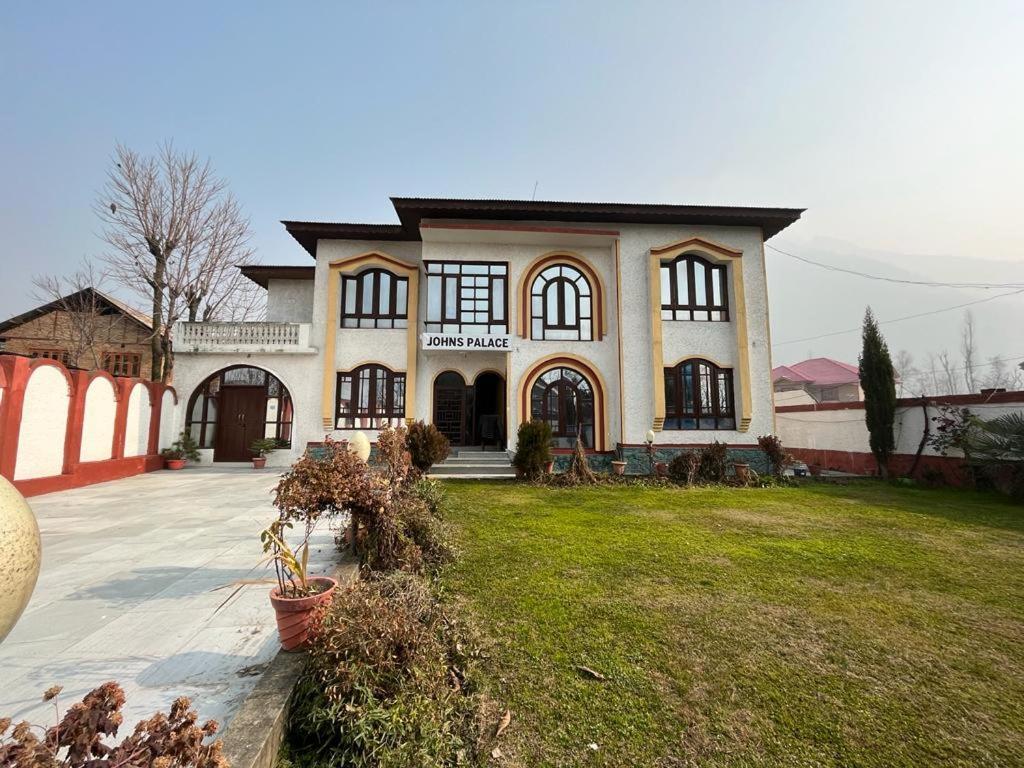 Hotel Johns Palace Srinagar (Jammu and Kashmir)