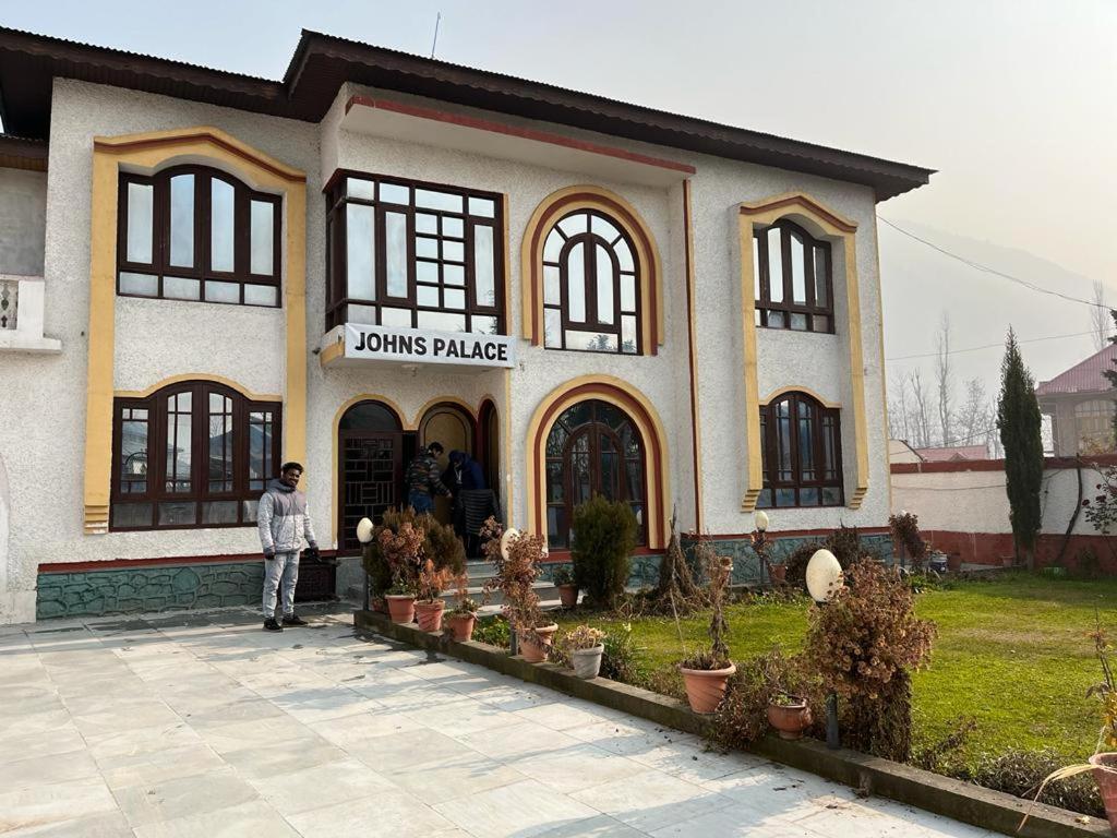 Johns Palace 2* Srinagar (Jammu and Kashmir)
