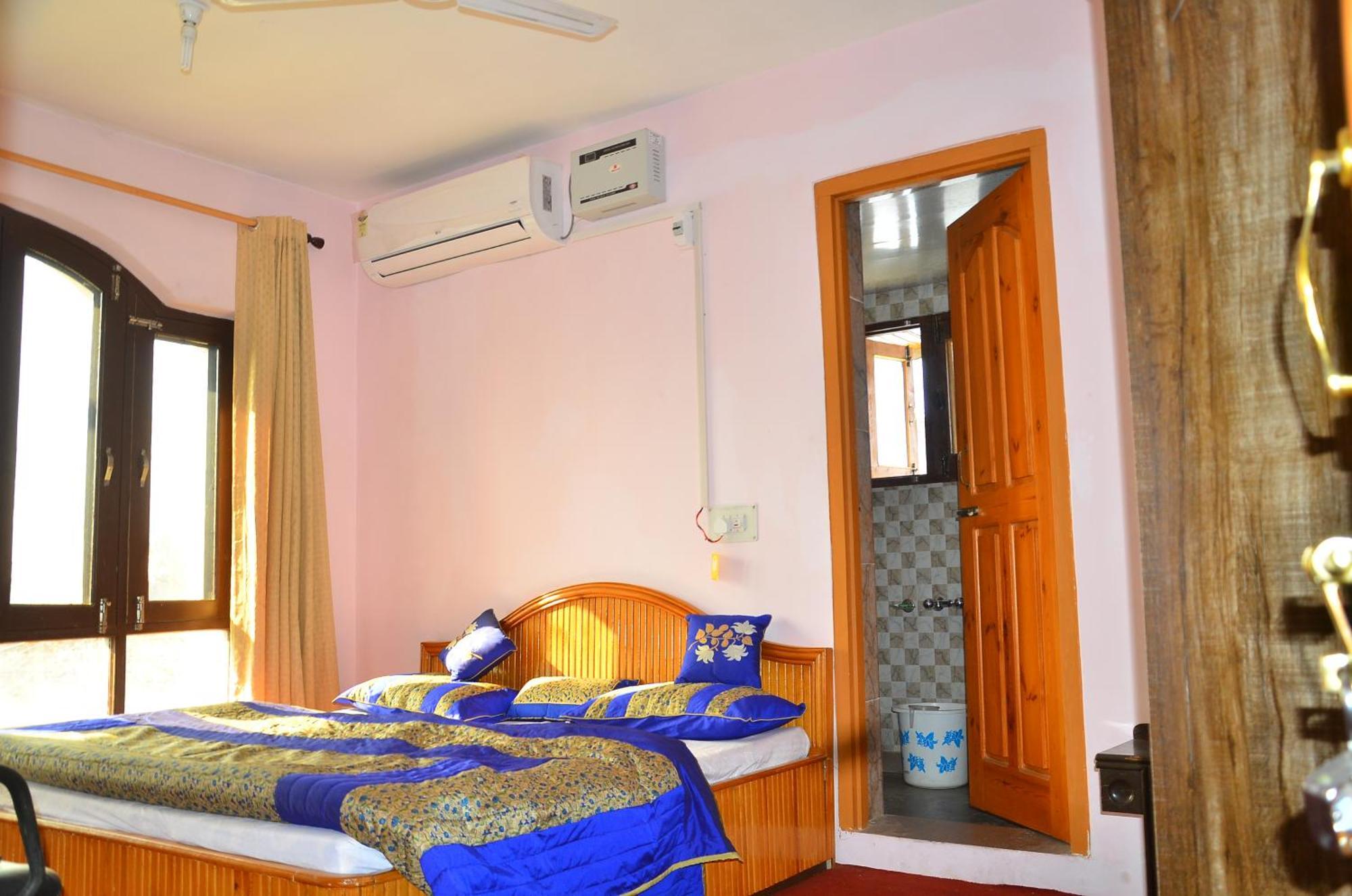 Johns Palace Hotel 2*