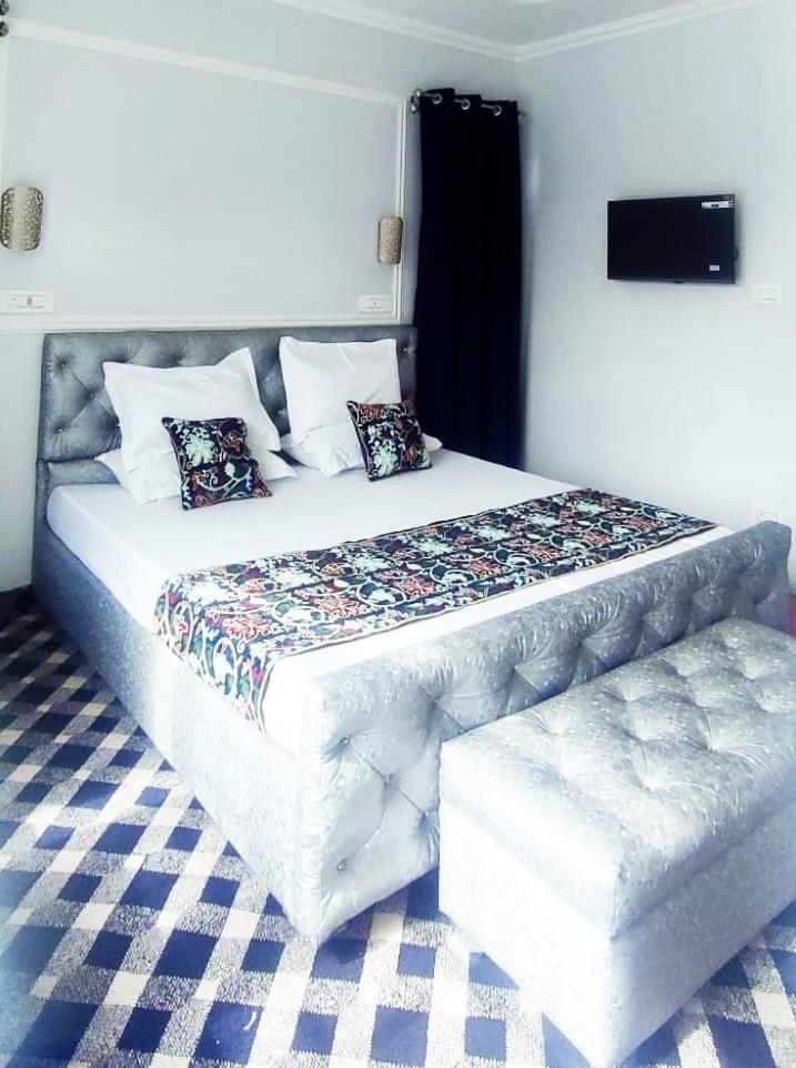 Waneposh Guest house Srinagar (Jammu and Kashmir)