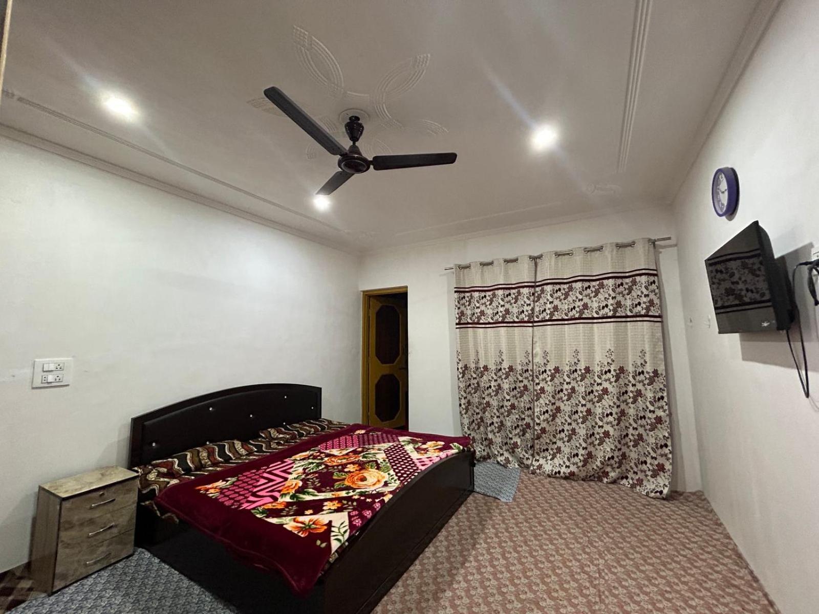 Reshi Hotel Srinagar (Jammu and Kashmir)