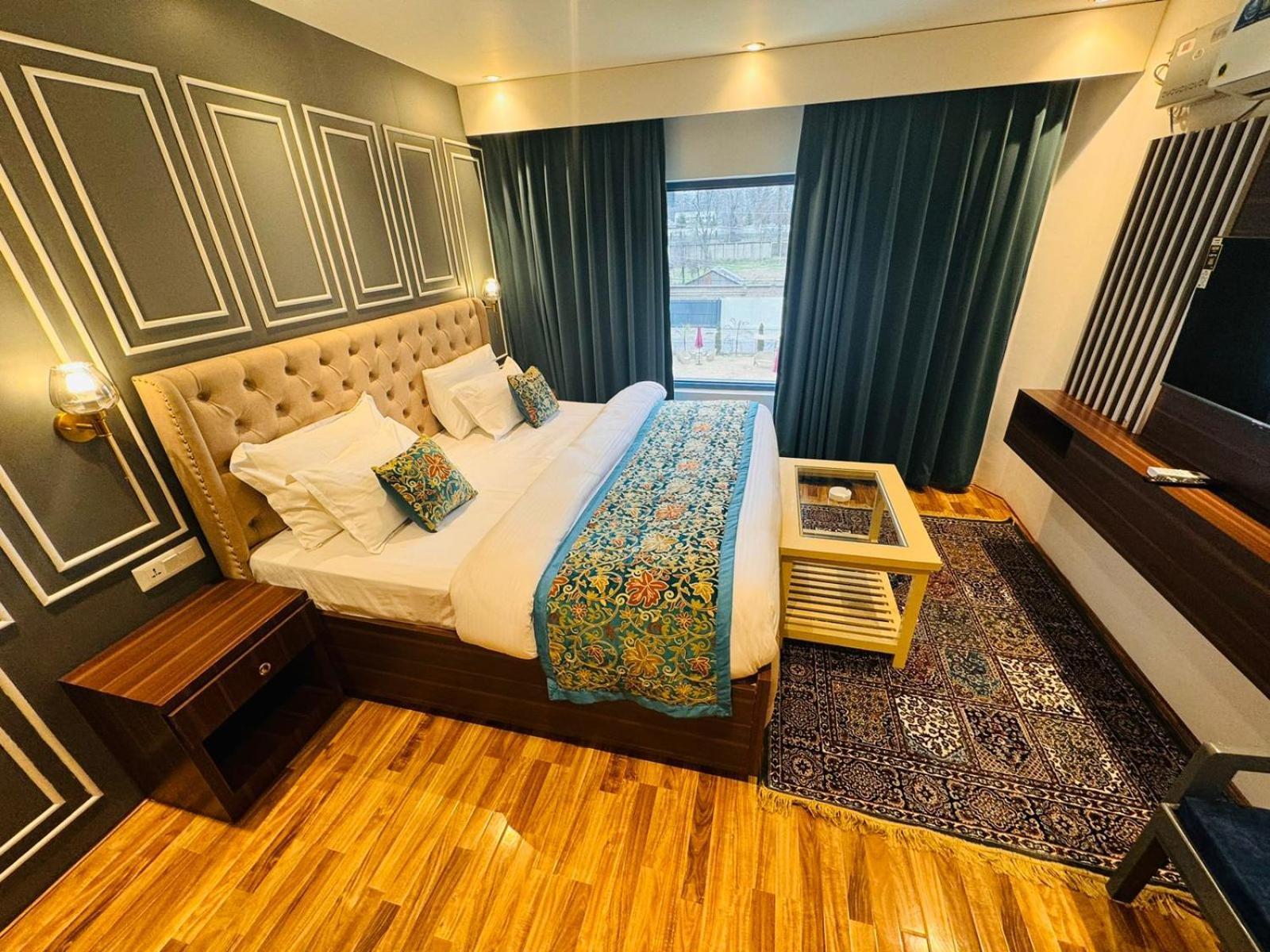 De Elaaf The Luxury