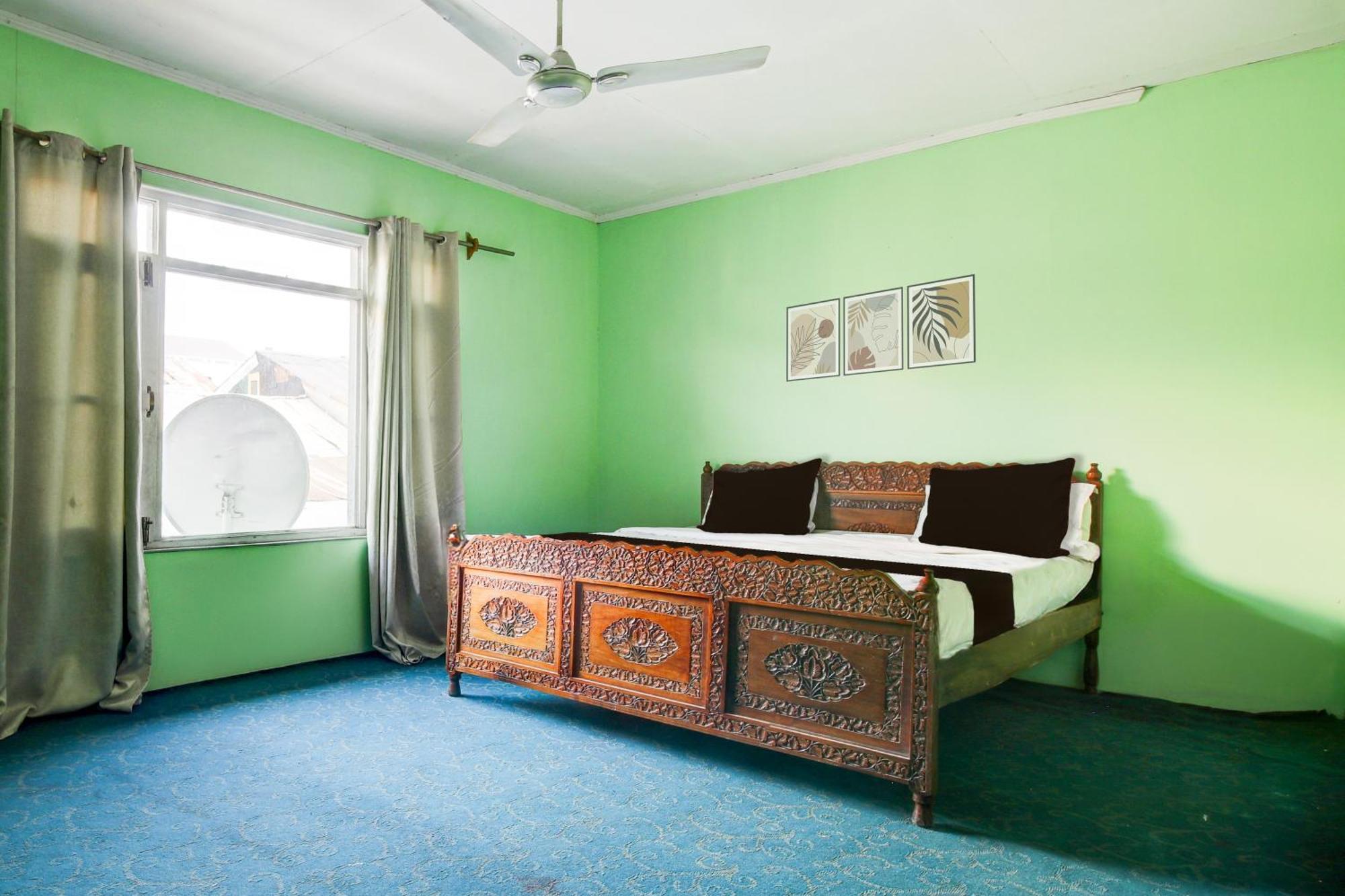Collection O Rajbagh Hotel