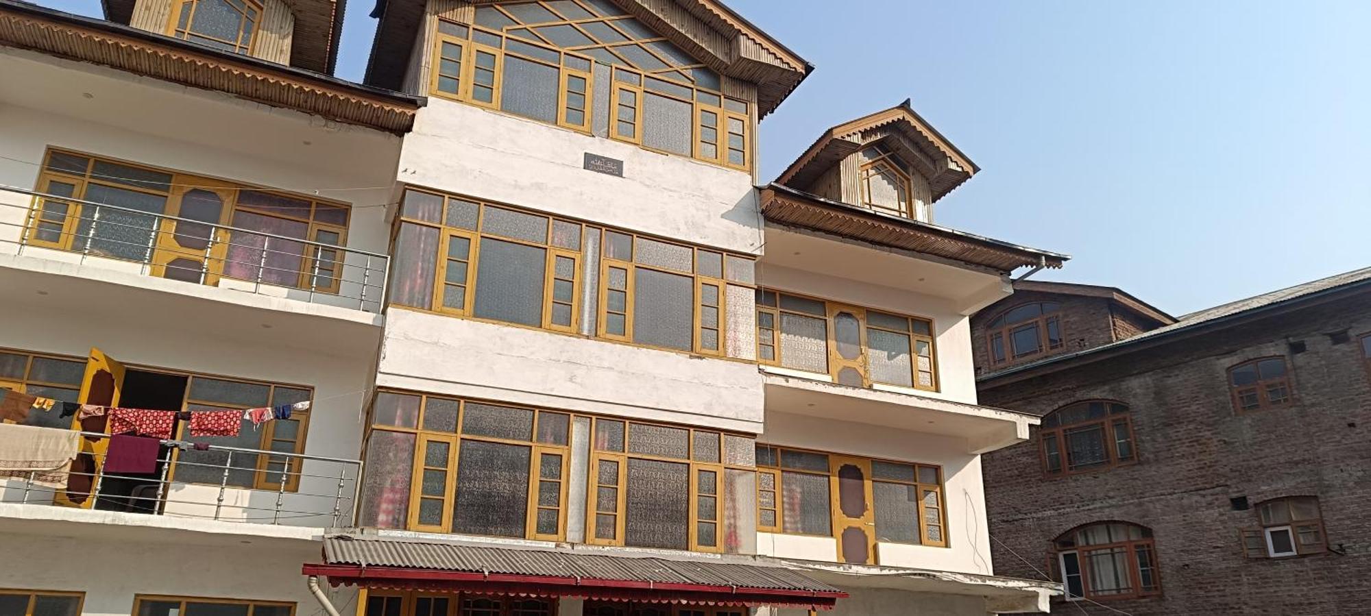 Global Albaik Holidays Guest house Srinagar (Jammu and Kashmir)