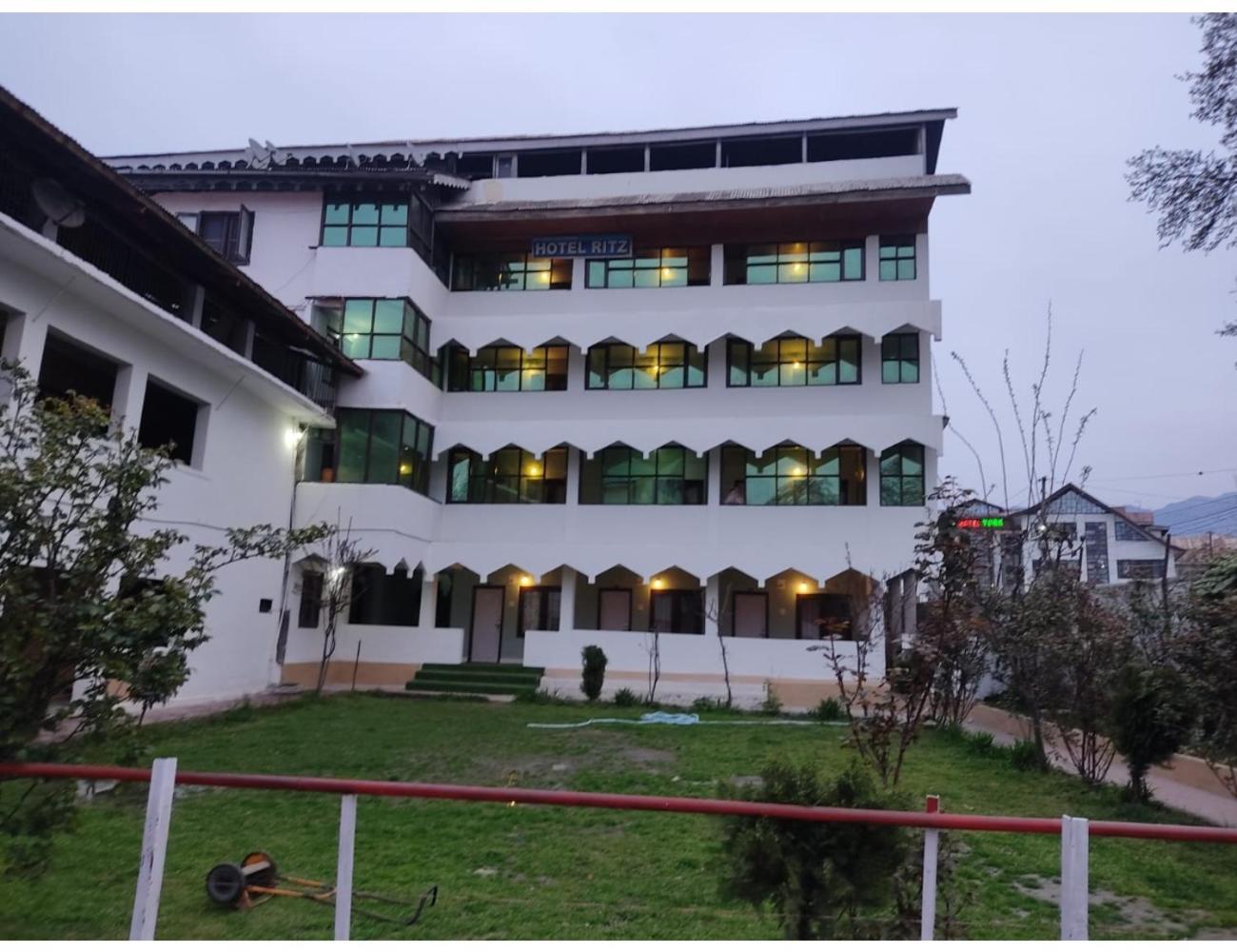 Ritz, Homestay *