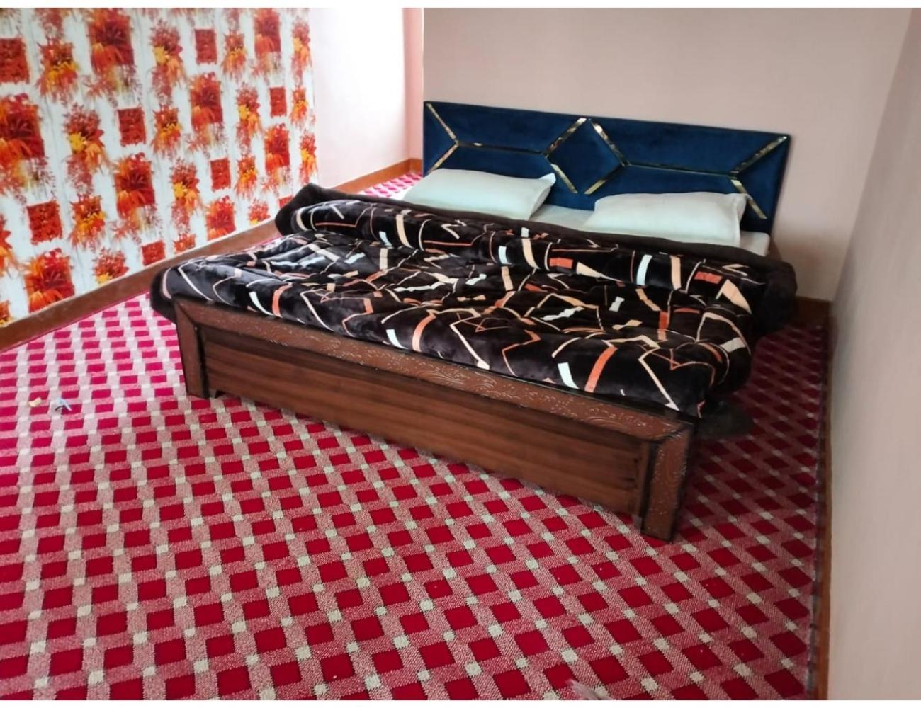Ritz, Homestay