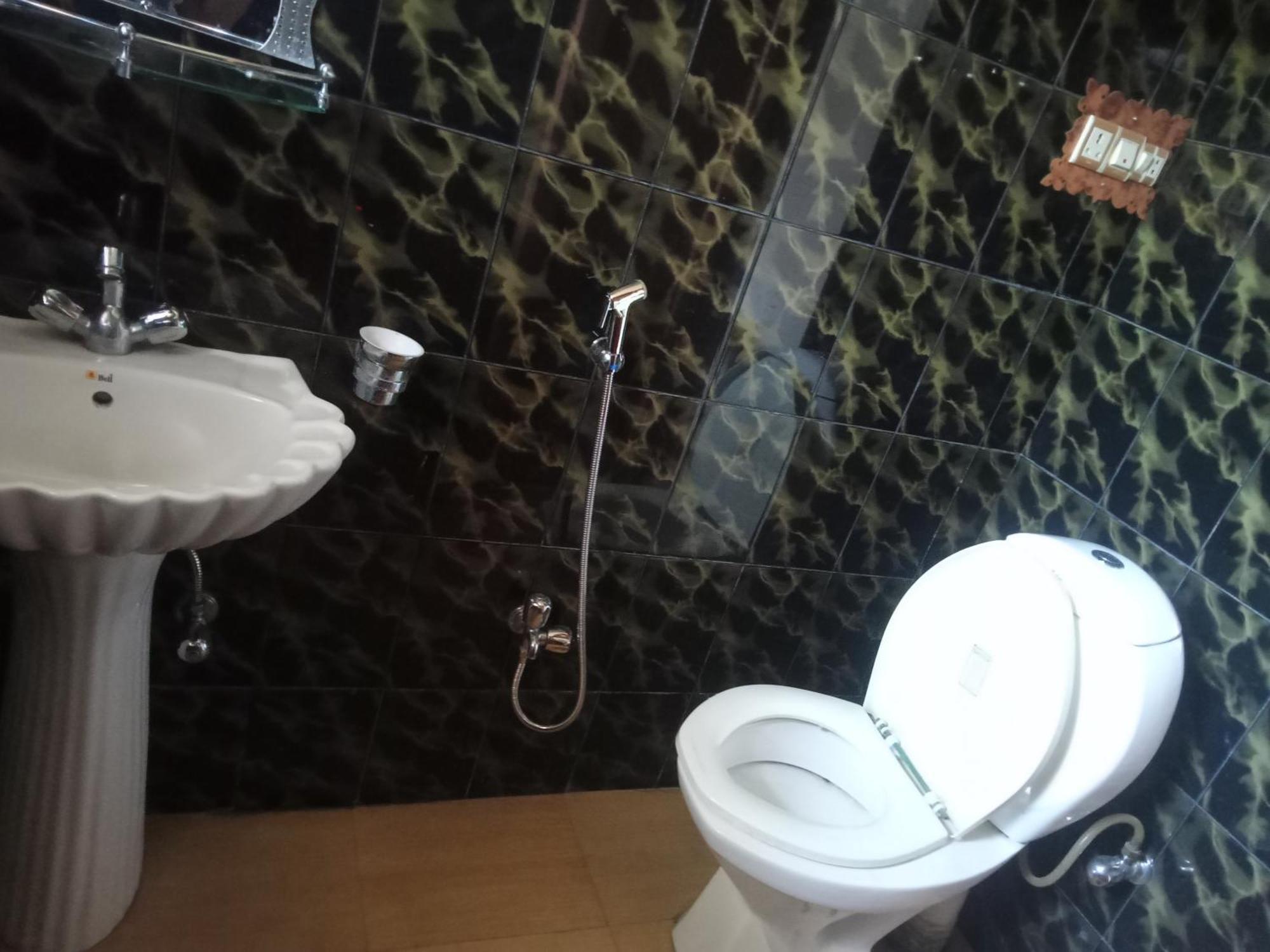Hotel Grand Inayat Srinagar (Jammu and Kashmir)