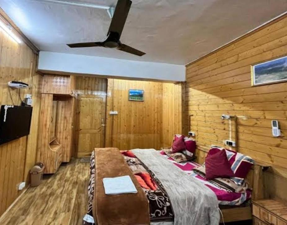 Noname 3* Srinagar (Jammu and Kashmir)