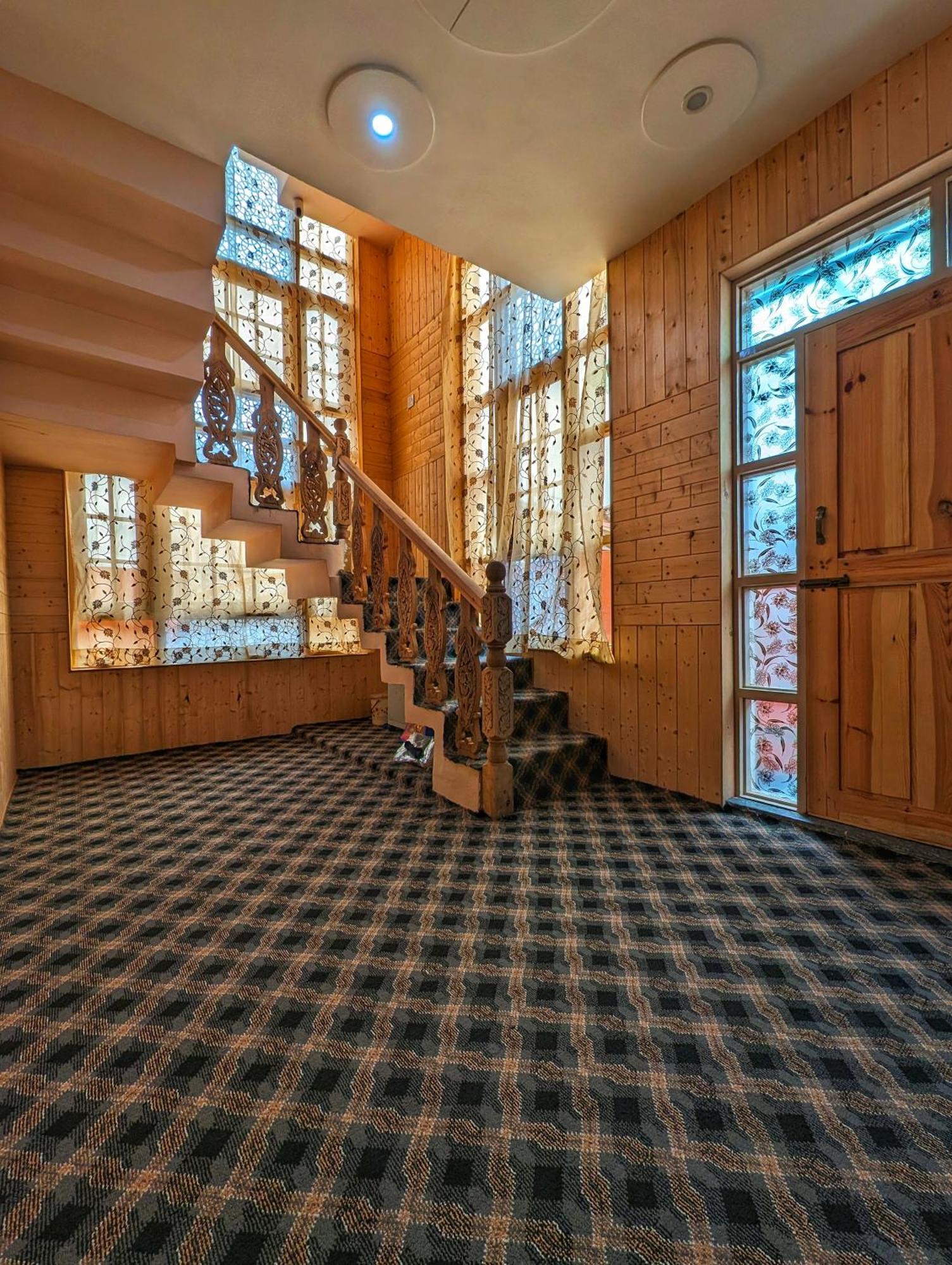 Villa In Kashmir Srinagar (Jammu and Kashmir)