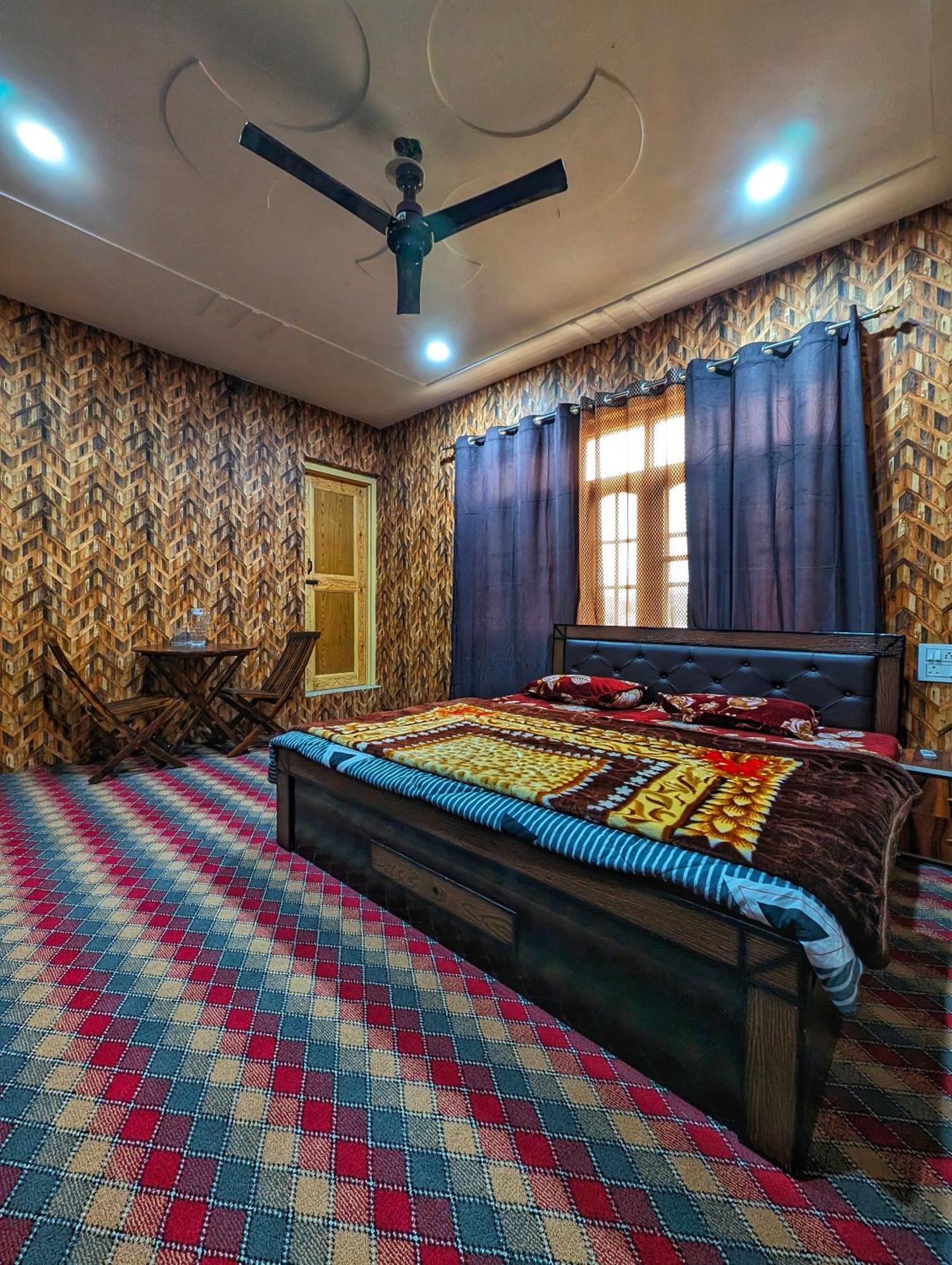 In Kashmir Villa Srinagar (Jammu and Kashmir)