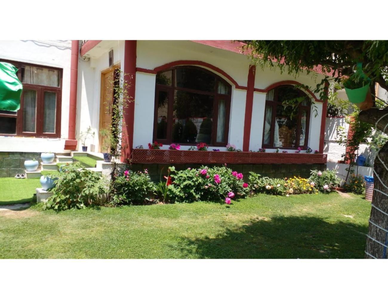 Palla's & Suites-resorts, *