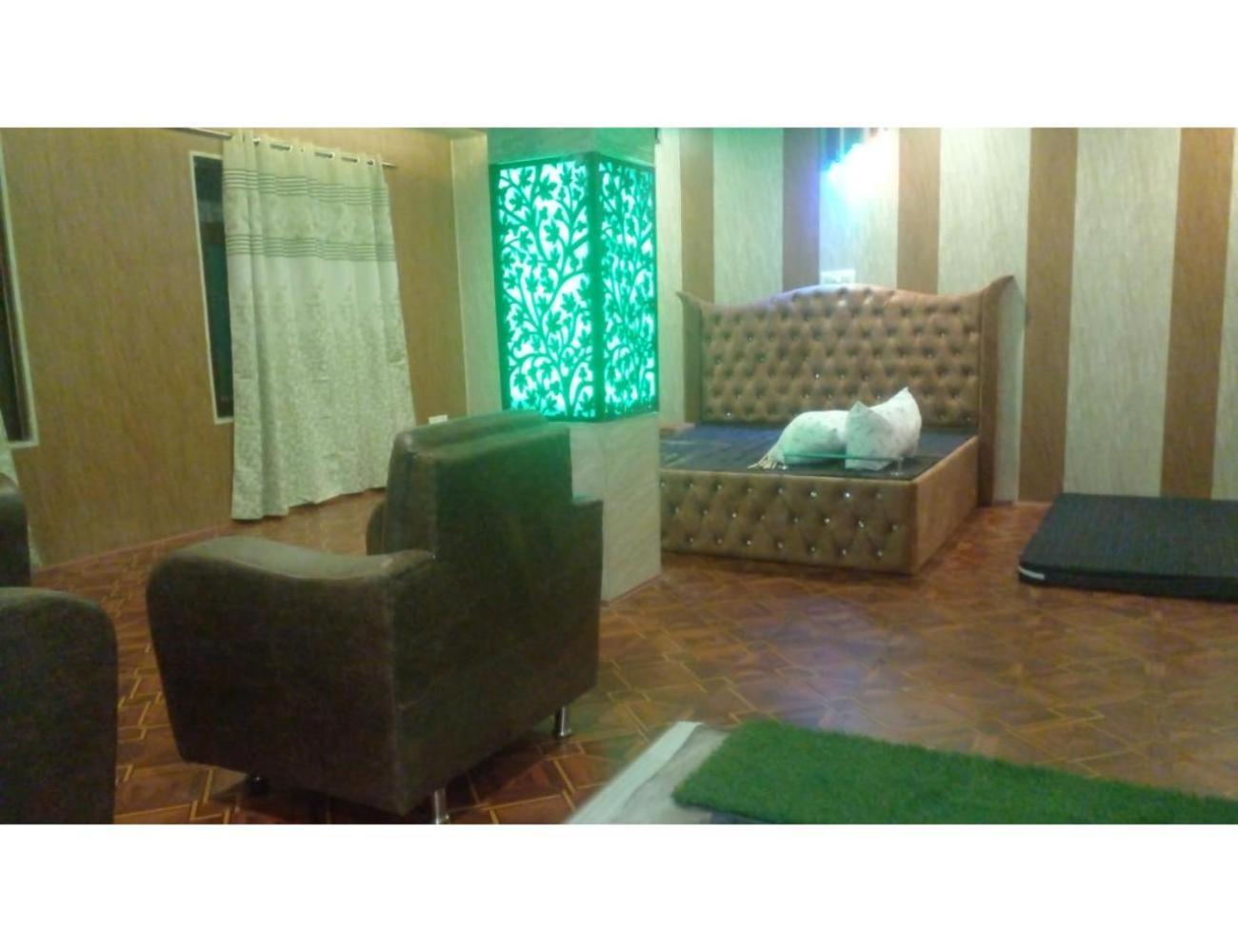 Palla's & Suites-resorts, *