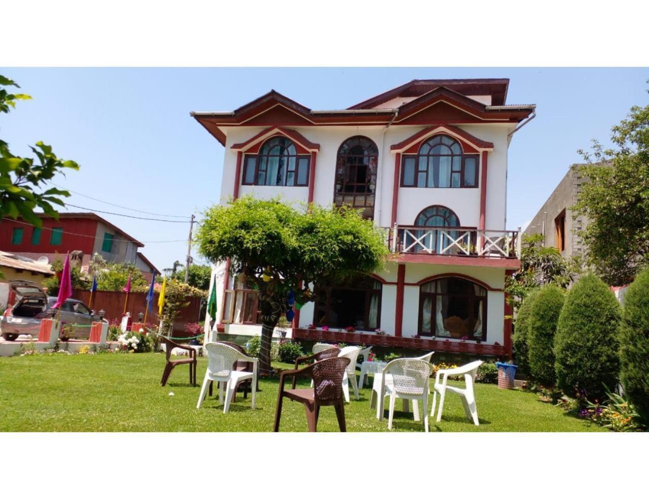 Palla's & Suites-resorts, Homestay *
