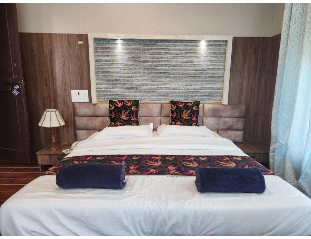 Palla's & Suites-resorts, Homestay *