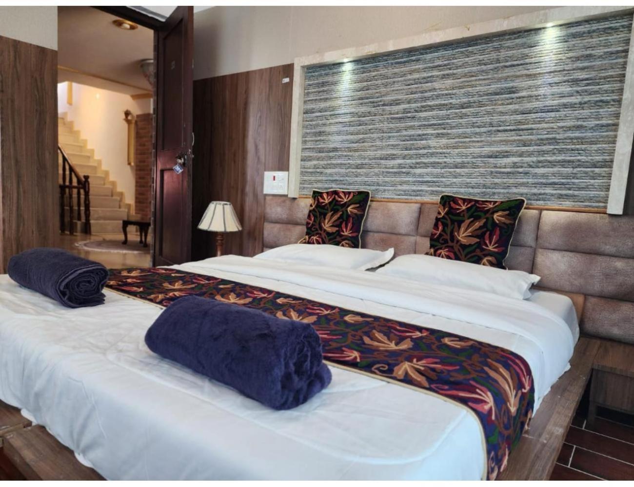 Homestay Palla's & Suites-resorts, *