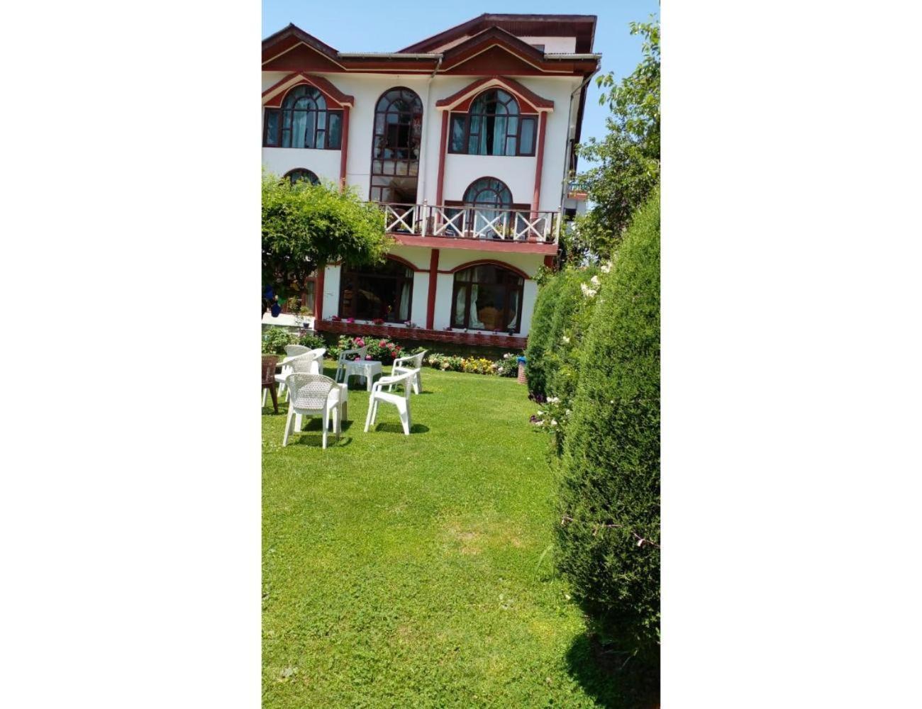 Palla's & Suites-resorts, Homestay Srinagar (Jammu and Kashmir)