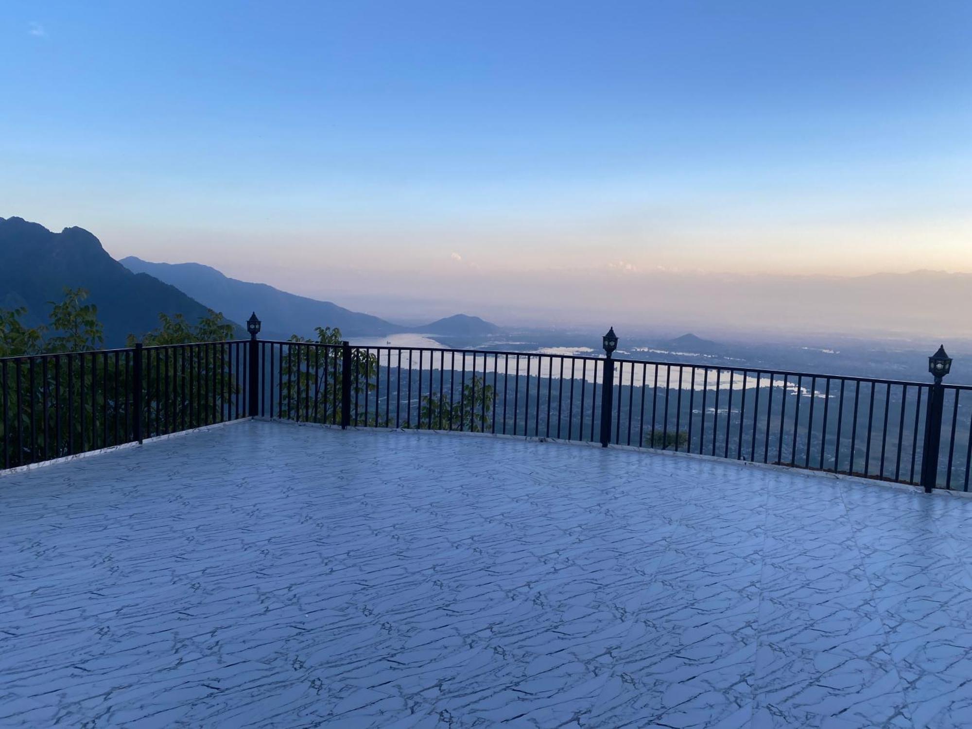 North Cliff Cafe & Retreat Srinagar (Jammu and Kashmir)