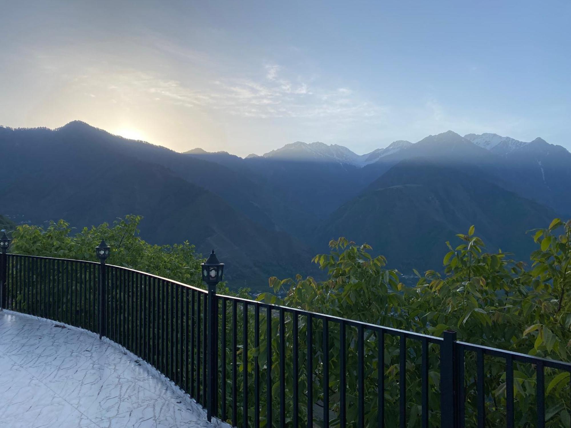 North Cliff Cafe & Retreat Lodge *