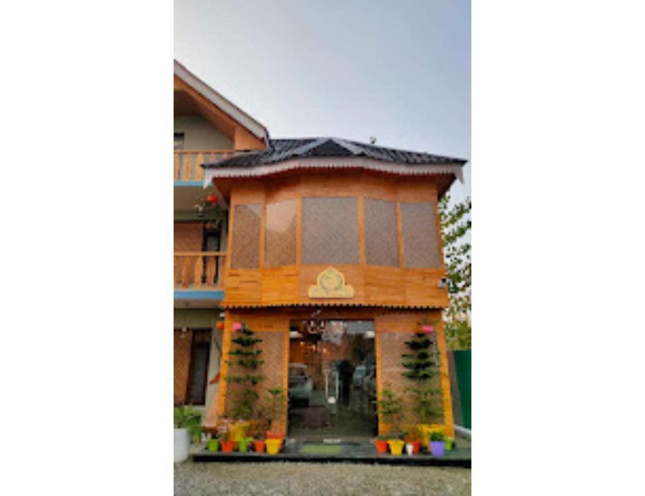 Taj Resort, Homestay *