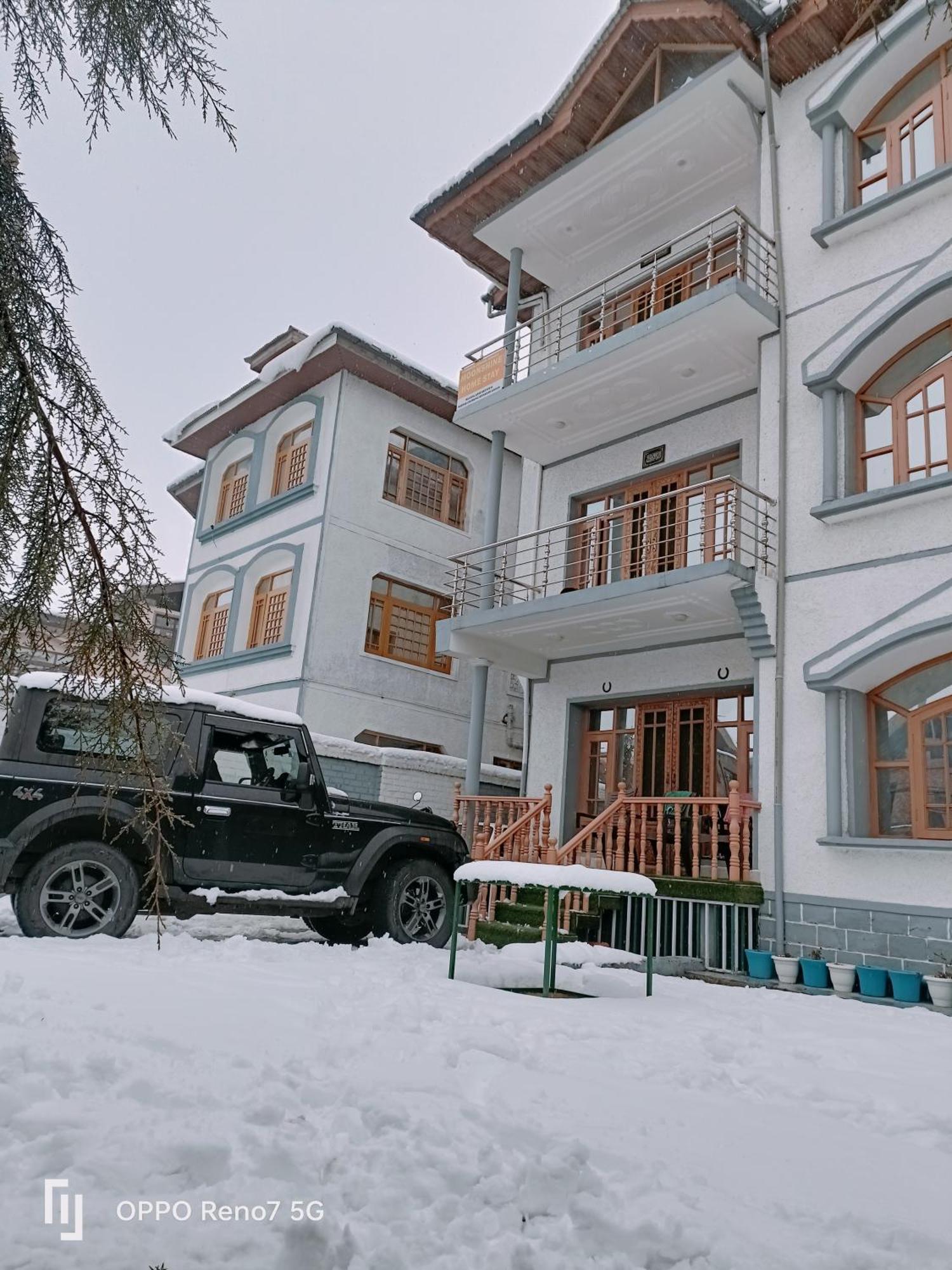 Hostel Moonshine Srinagar (Jammu and Kashmir)