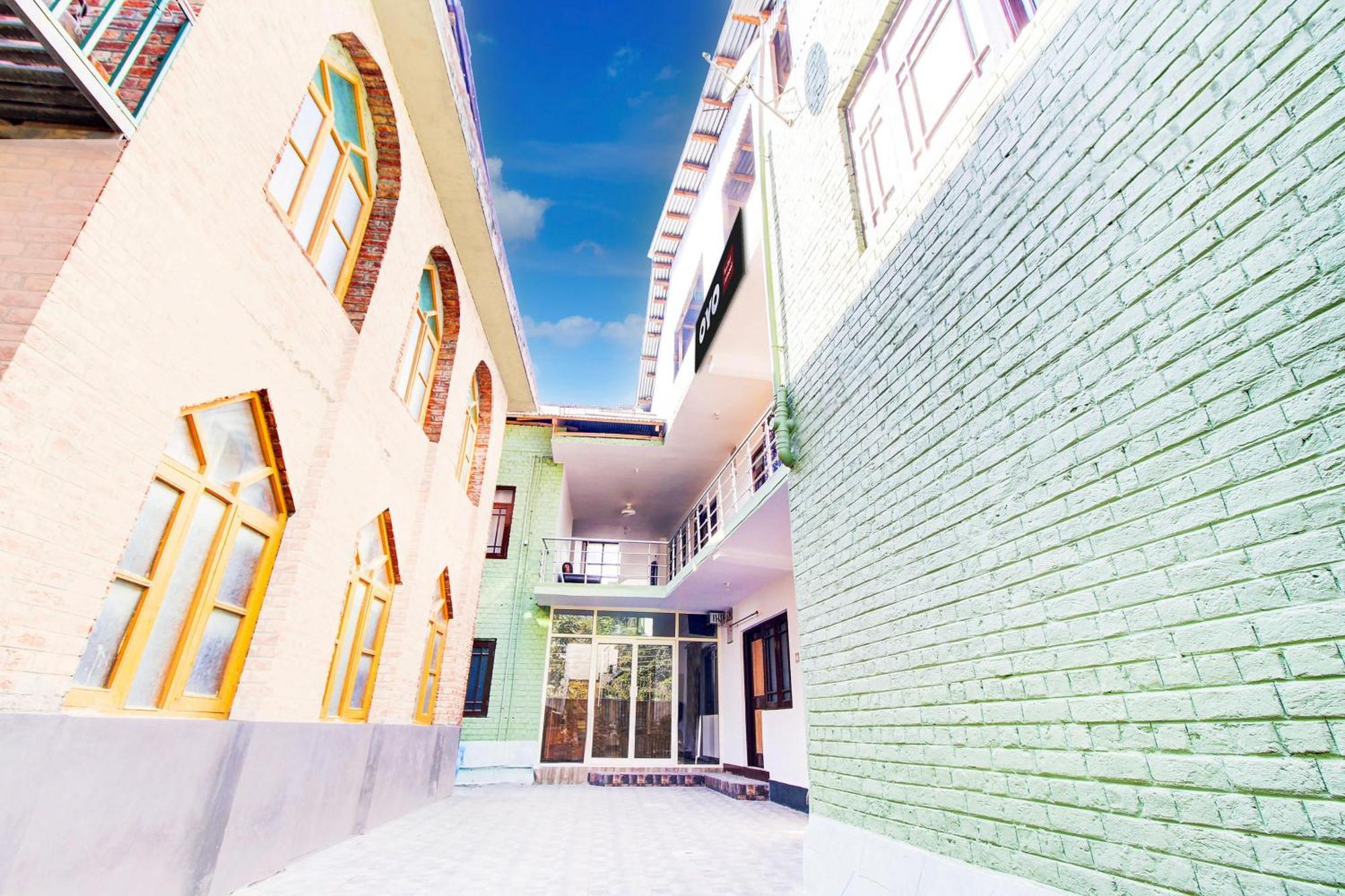 Apartment Spot On Baitul Jameel Srinagar (Jammu and Kashmir)