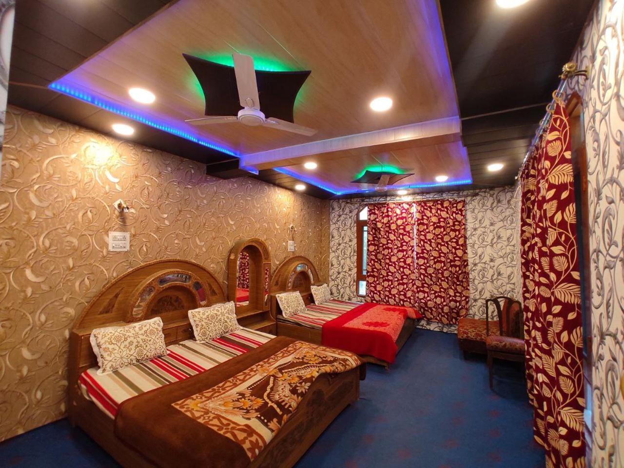 Young Bombay Guest house *