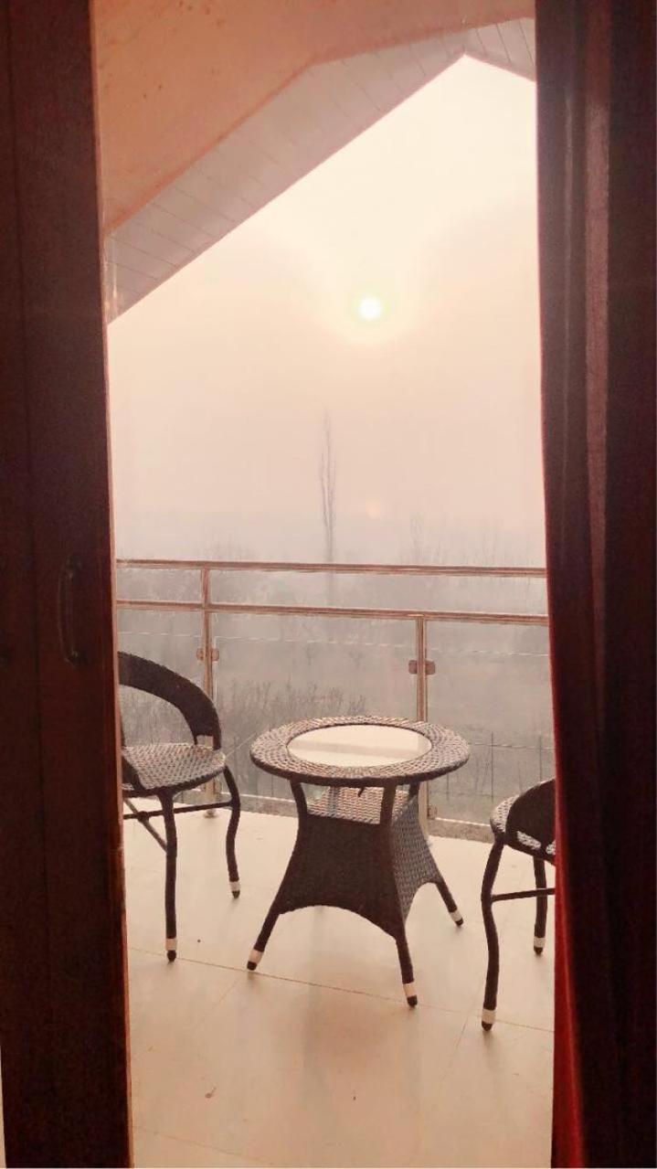 Sahil View * Srinagar (Jammu and Kashmir)