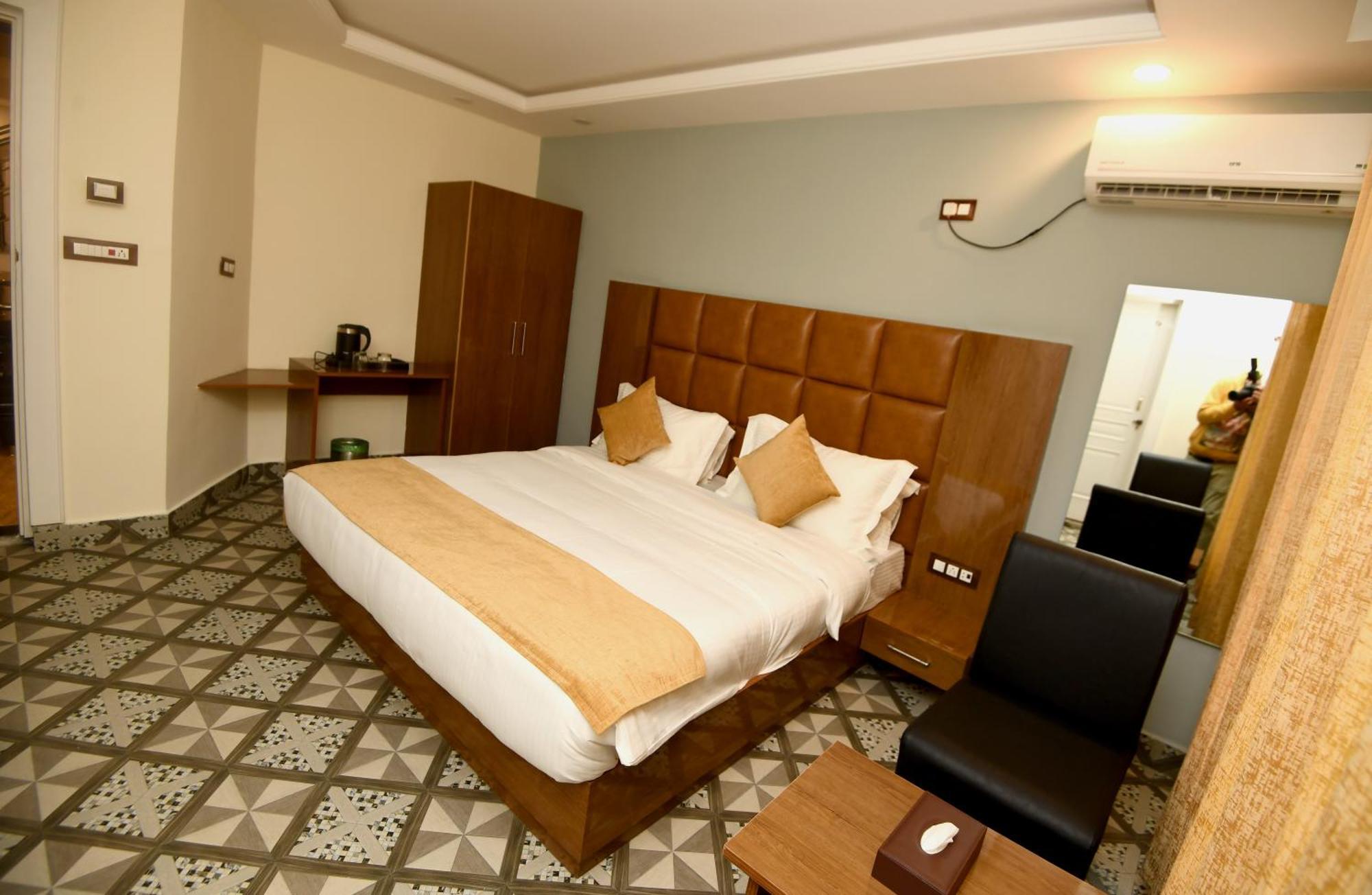 Jf - Near Airport Hotel