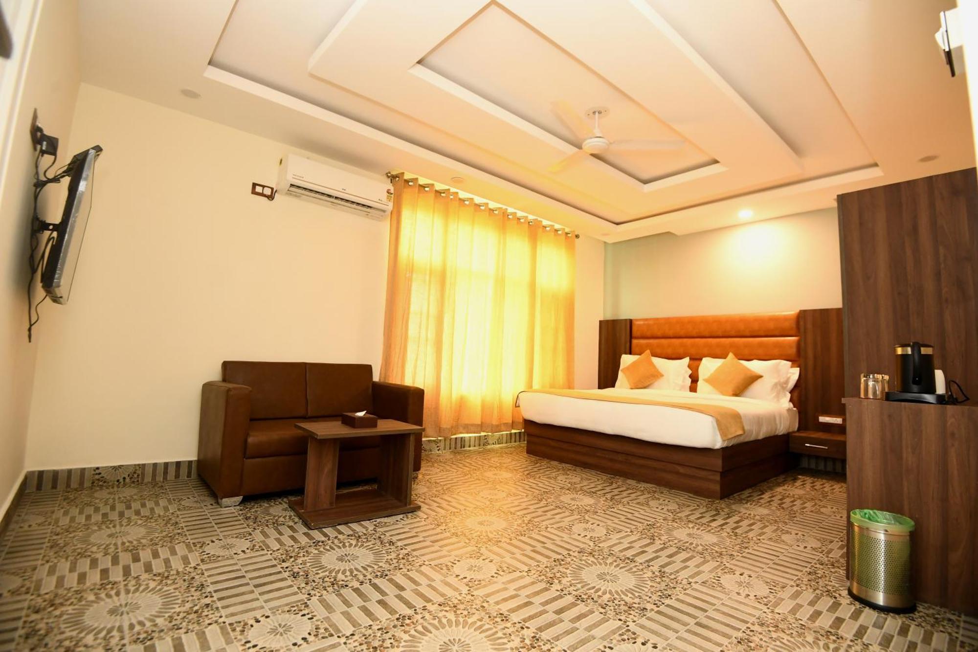 Jf - Near Airport Hotel Srinagar (Jammu and Kashmir)