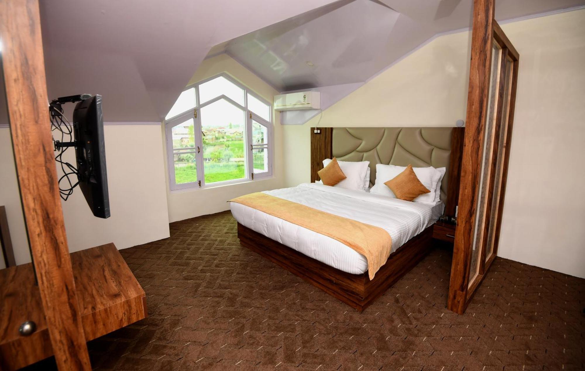 Jf - Near Airport 3* Srinagar (Jammu and Kashmir)