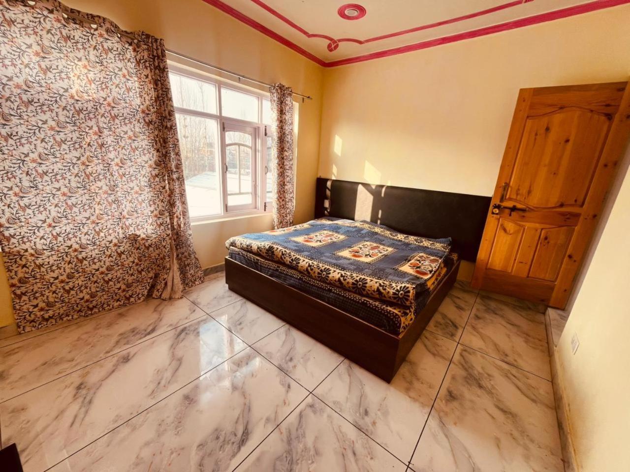 Hotel The Kashmir 3*