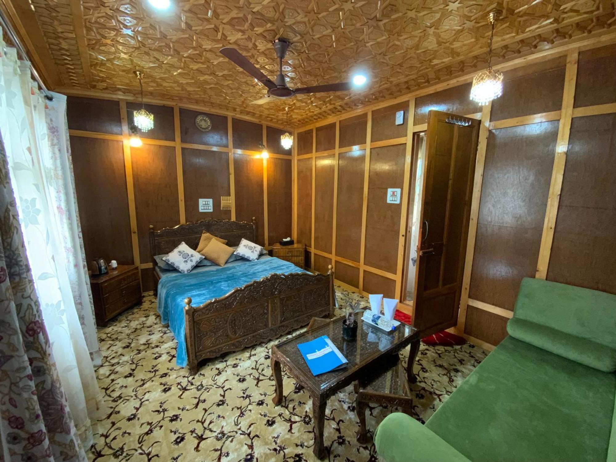 Movie Land Group Of House Boats Srinagar (Jammu and Kashmir)