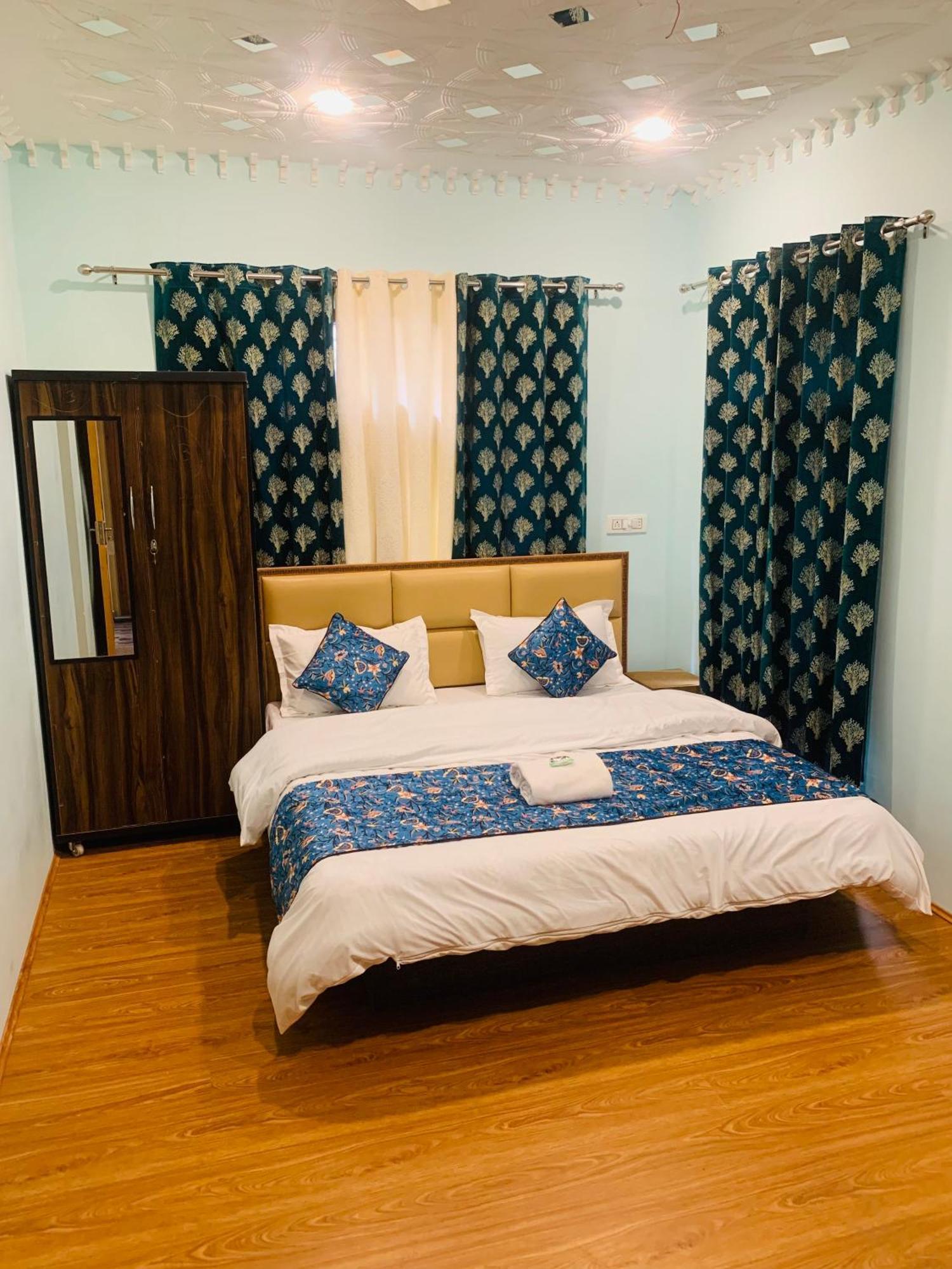 Hotel Faizzy Residency 3*
