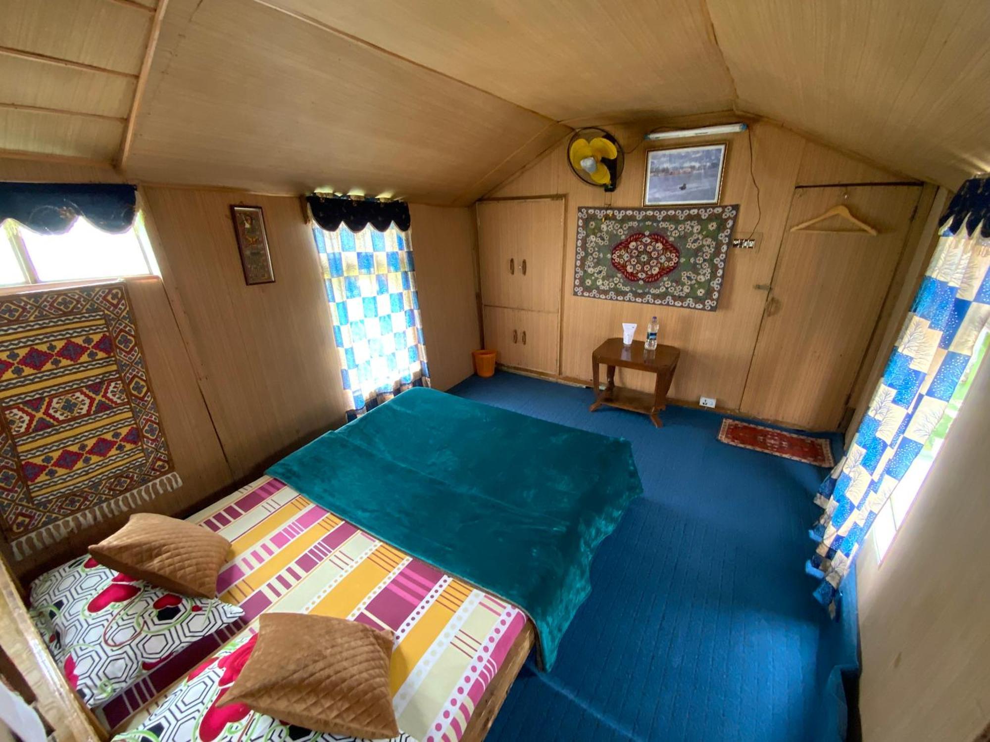 Hotel Movie Land Group Of House Boats 4*