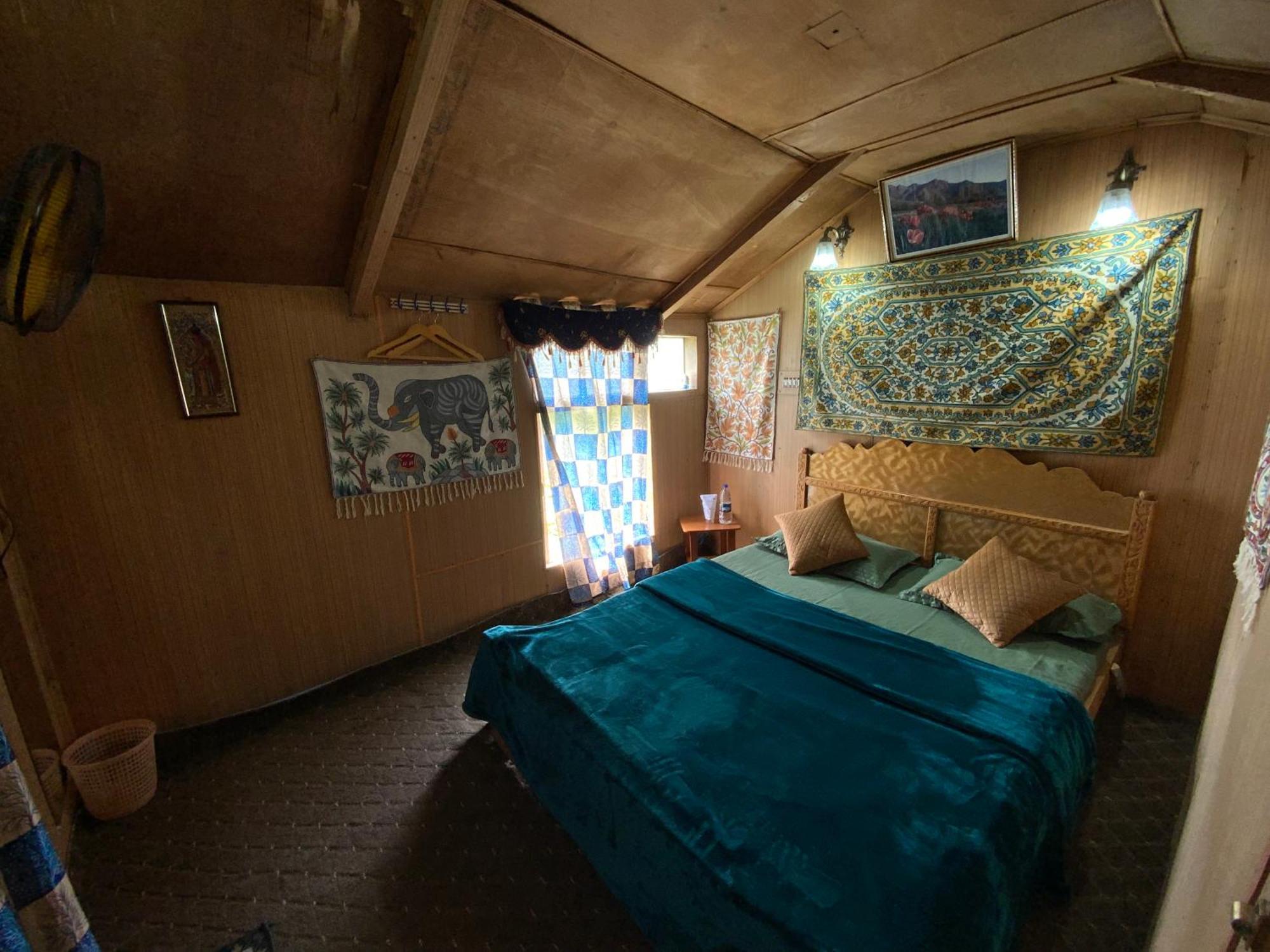 Movie Land Group Of House Boats Srinagar (Jammu and Kashmir)