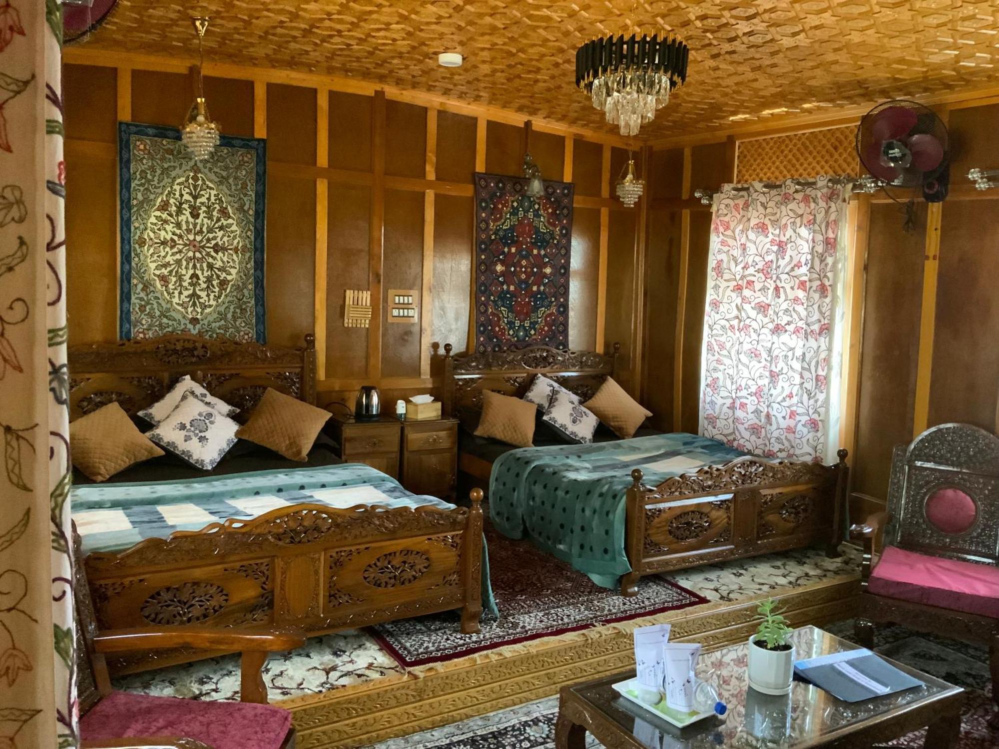 Movie Land Group Of House Boats Hotel Srinagar (Jammu and Kashmir)