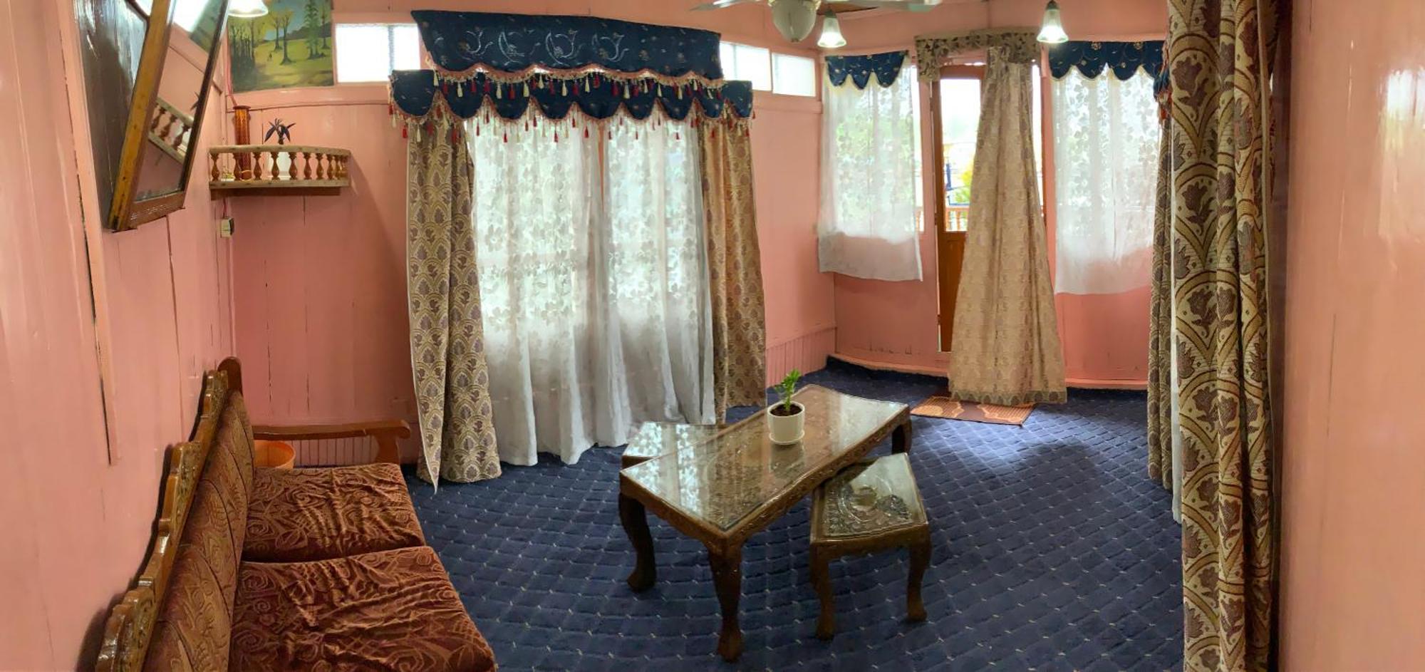 Movie Land Group Of House Boats 4*